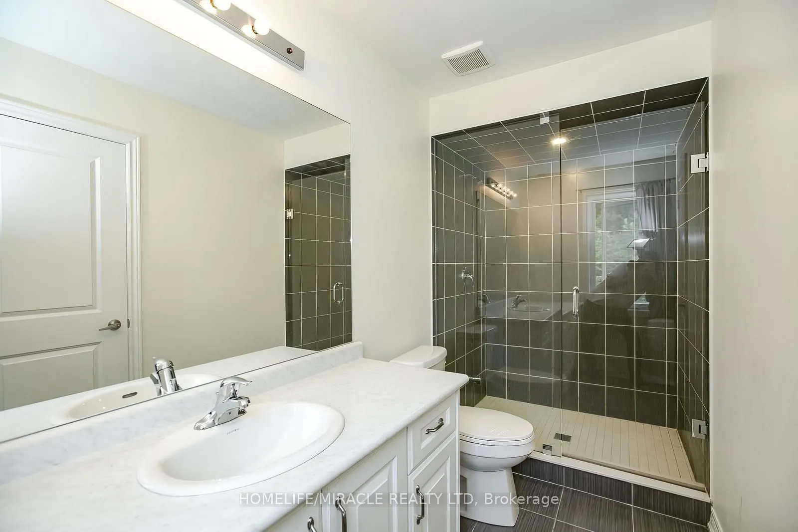 131 Kingsmere Crescent