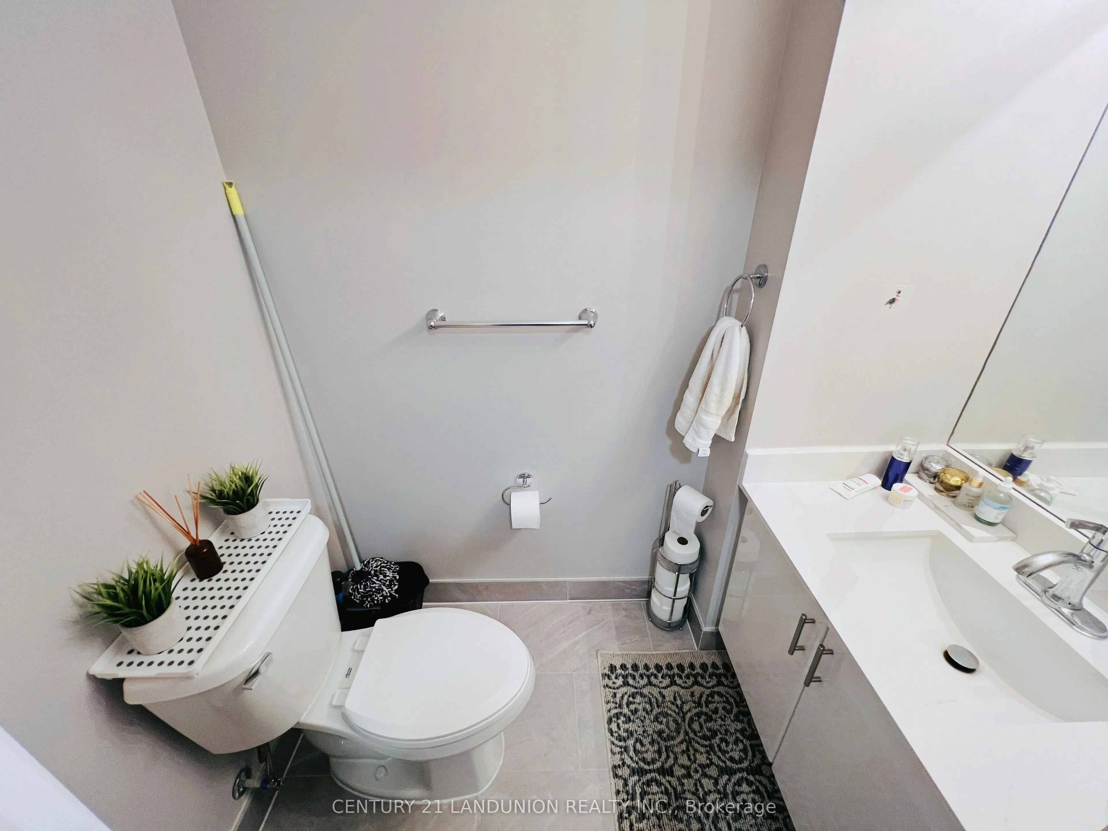 2900 Highway 7 Road, #1305