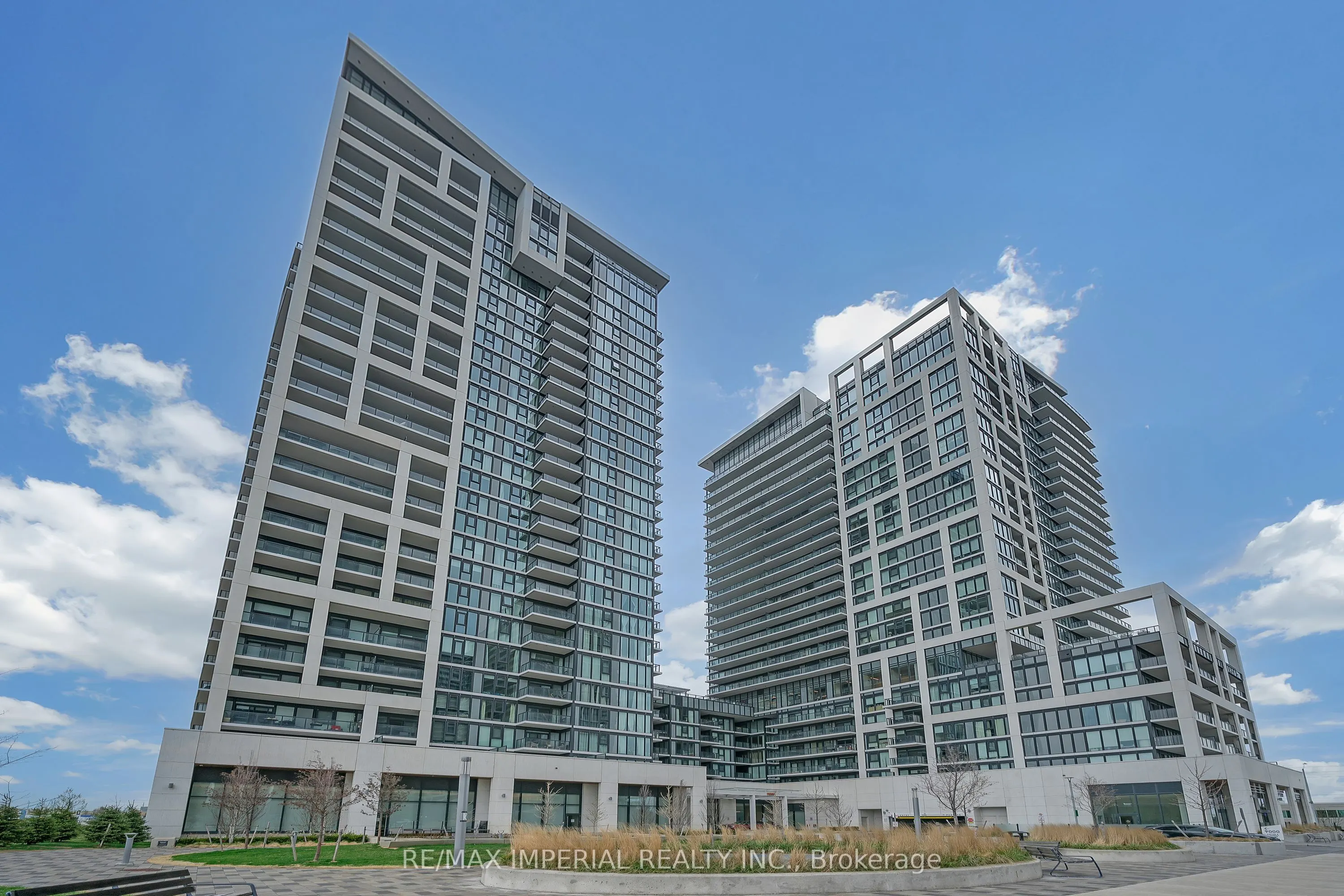 9000 Jane Street, #PH106