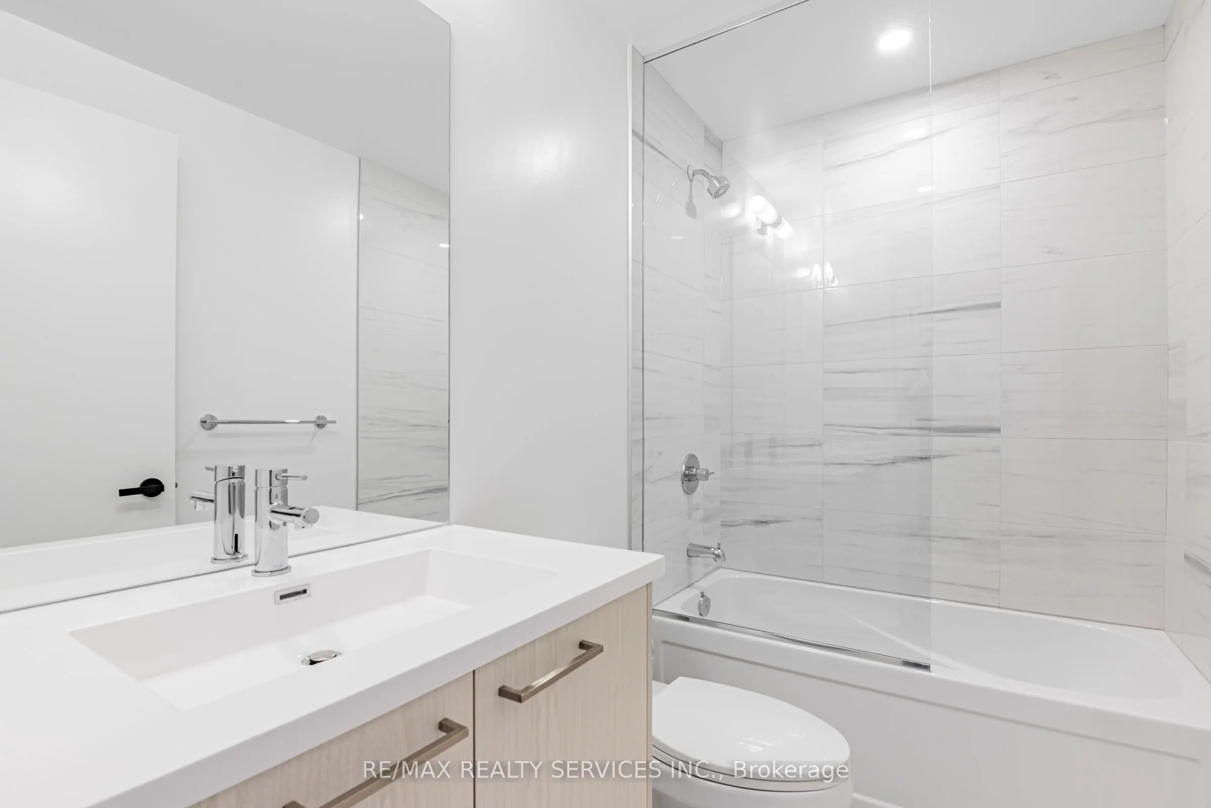 28 Interchange Way, #2009