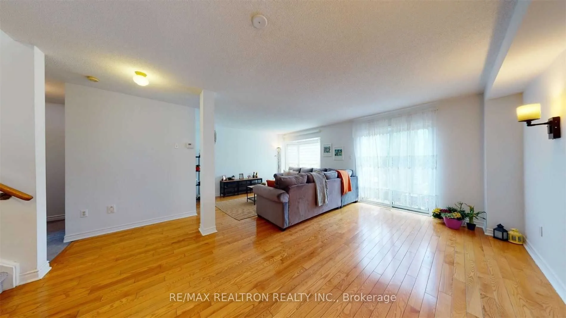 102 Royal Chapin Crescent