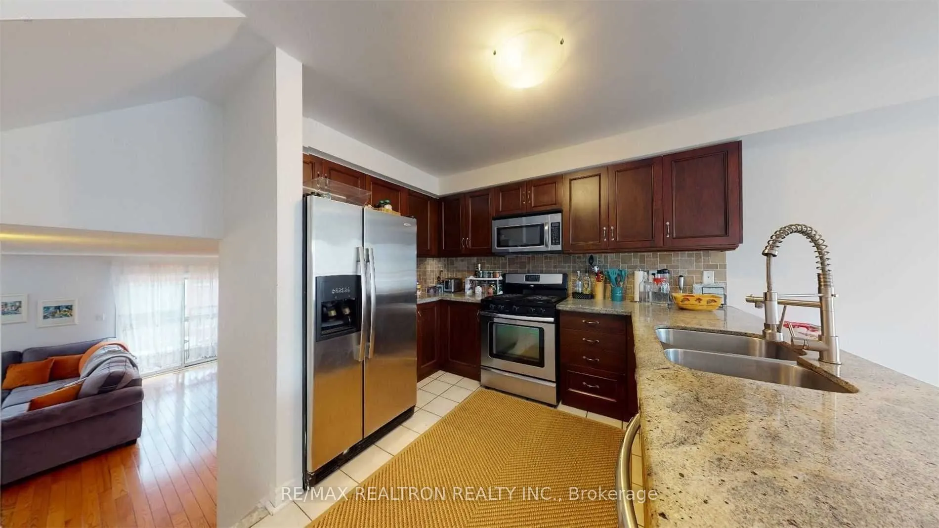 102 Royal Chapin Crescent