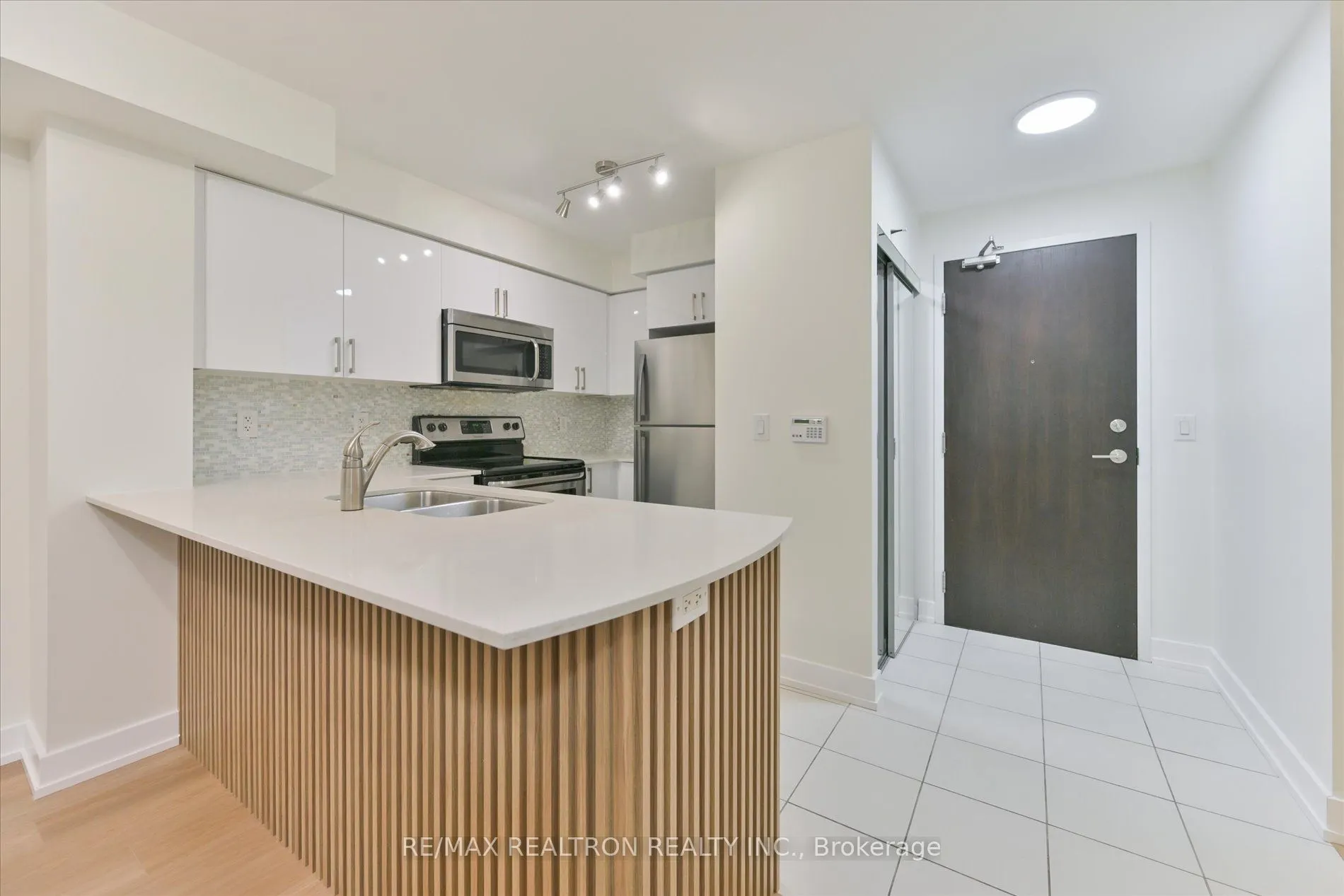 73 King William Crescent, #206
