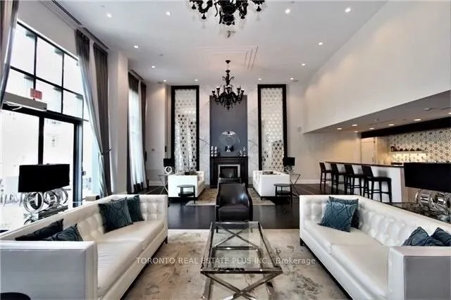 7608 Yonge Street, #206