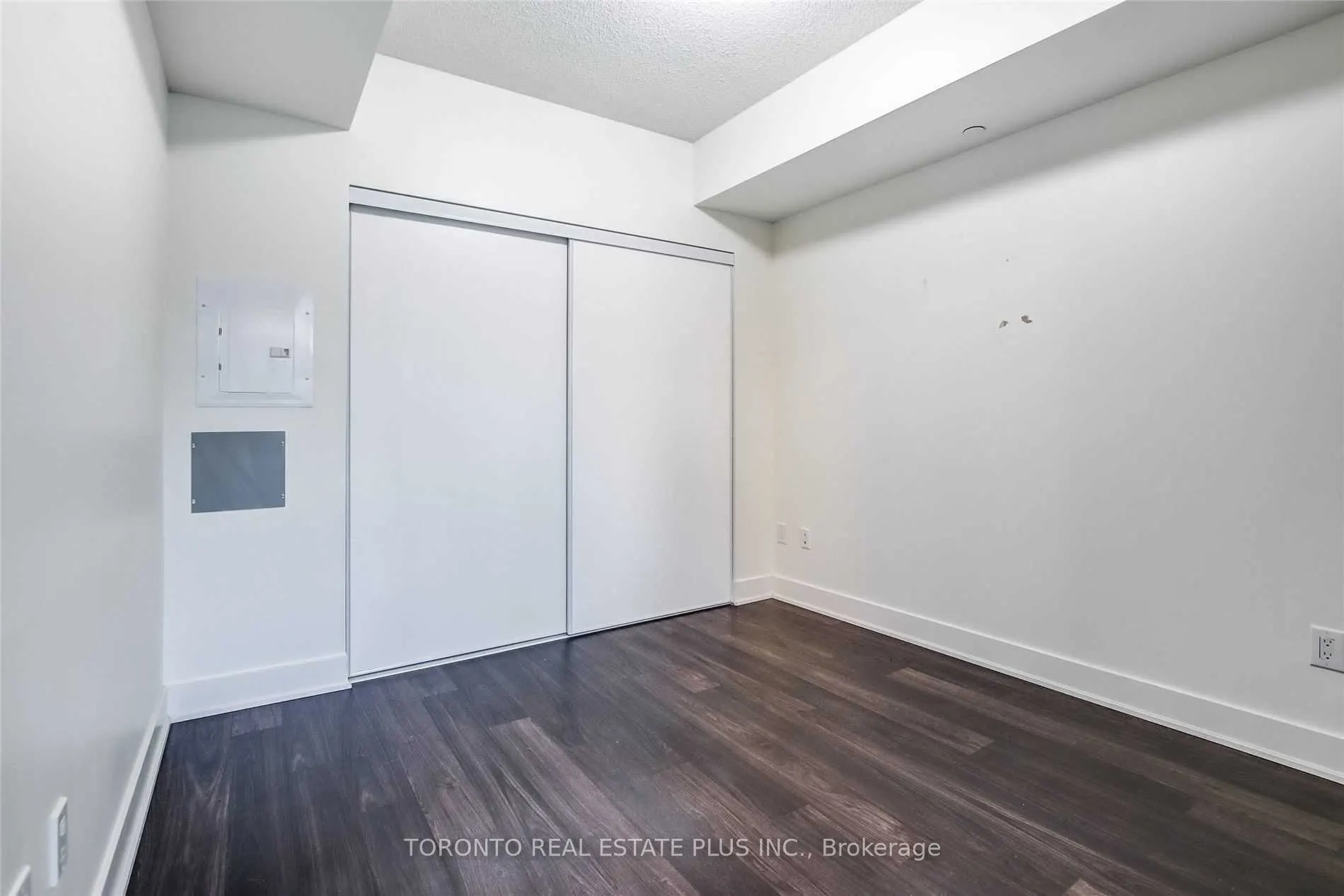 7608 Yonge Street, #206