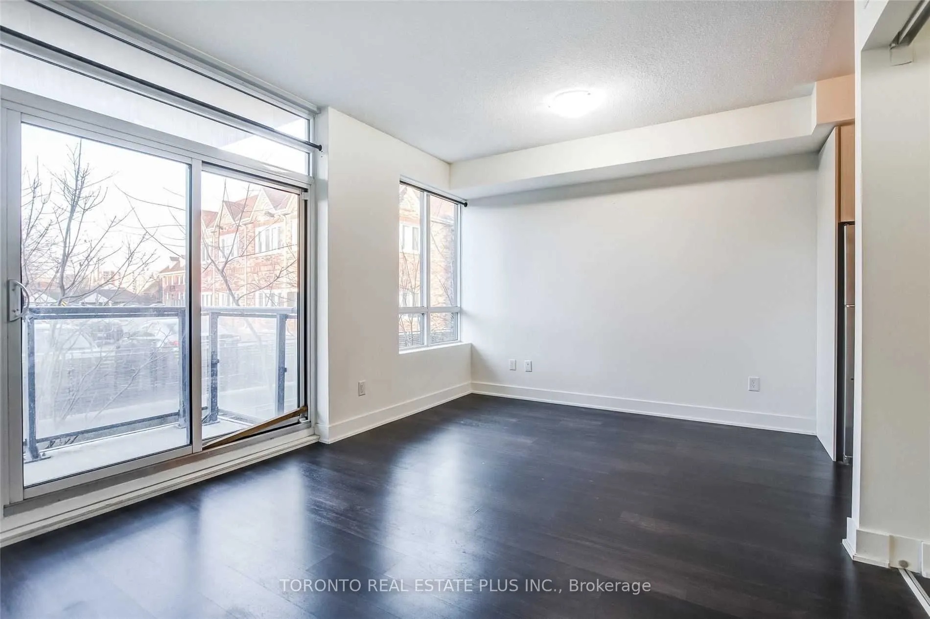 7608 Yonge Street, #206