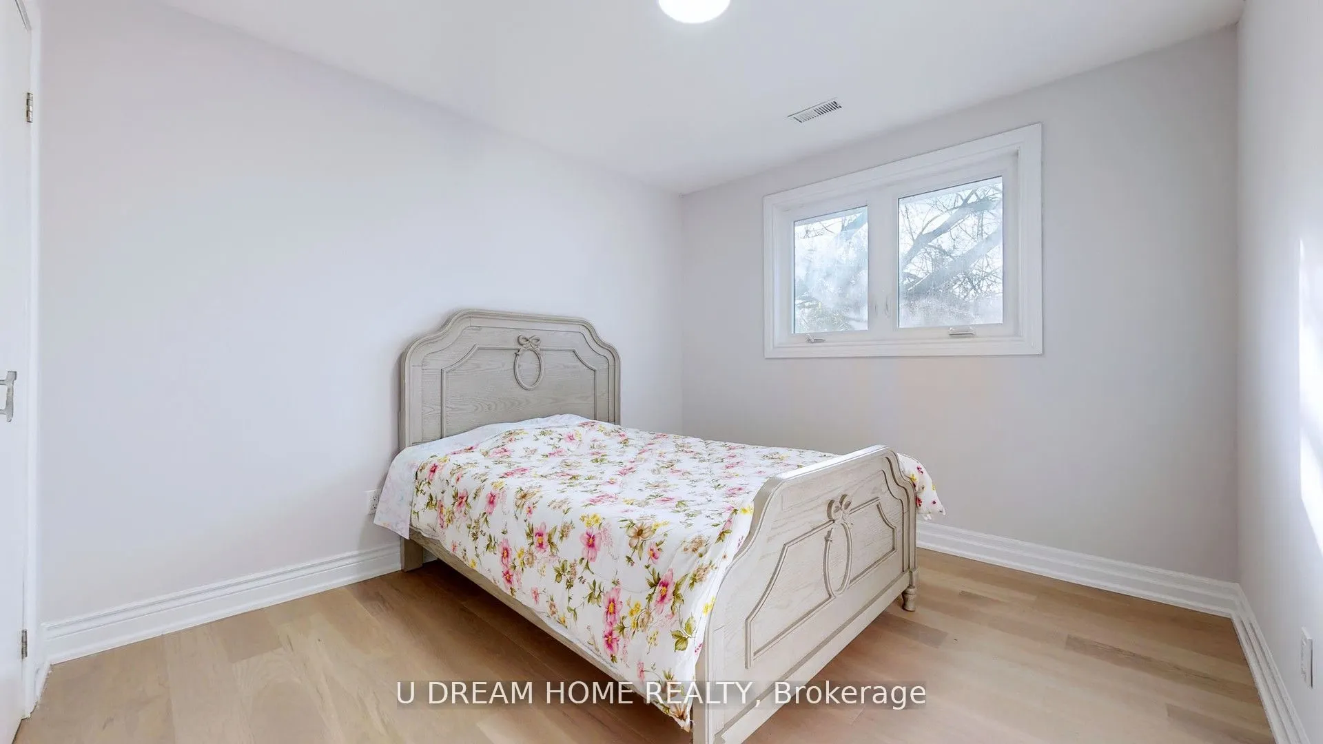 85 Lake Drive E