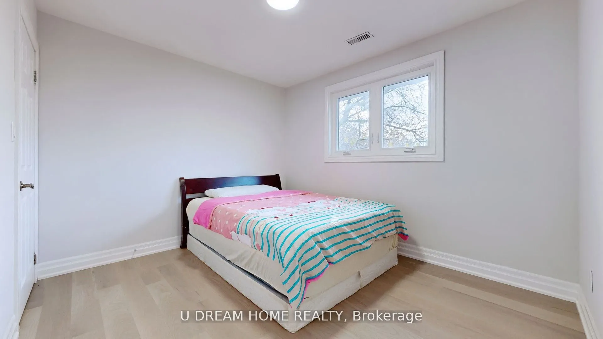 85 Lake Drive E