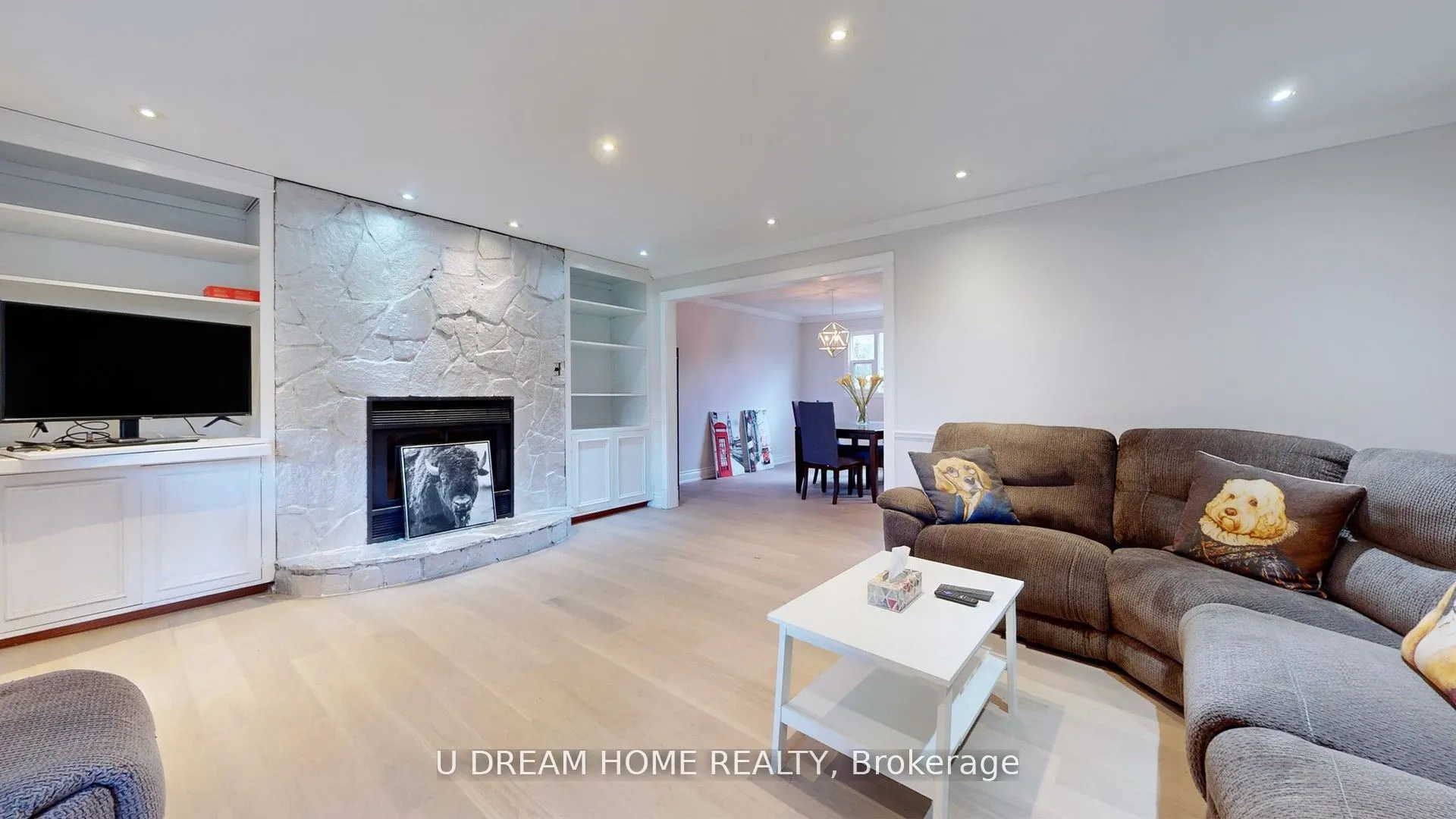 85 Lake Drive E