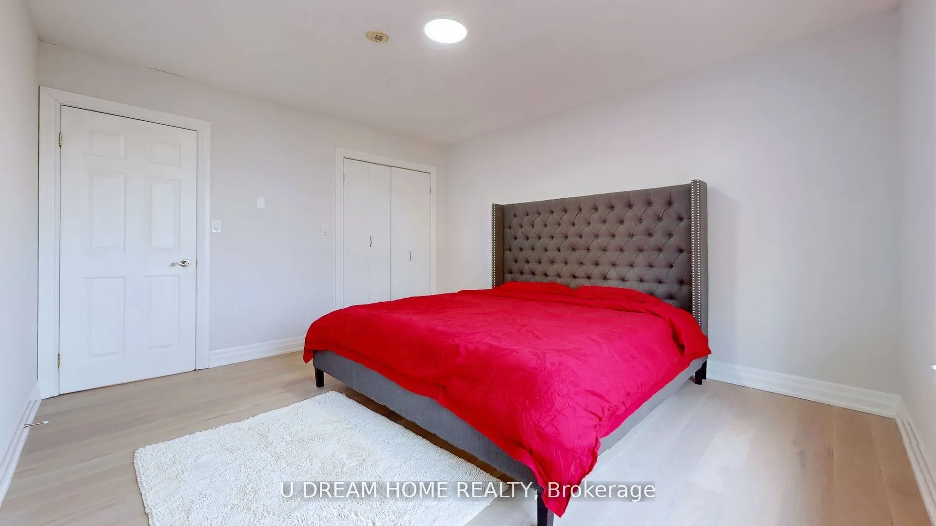85 Lake Drive E