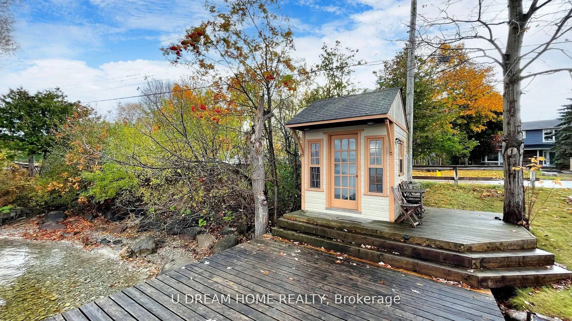 85 Lake Drive E