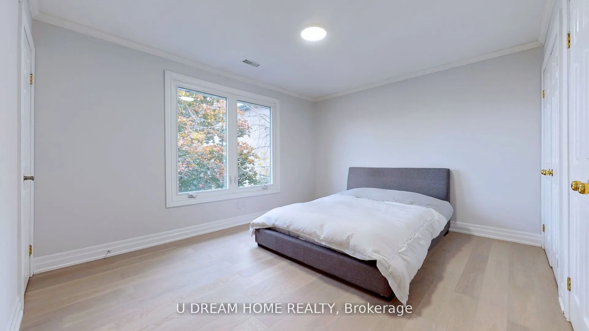 85 Lake Drive E