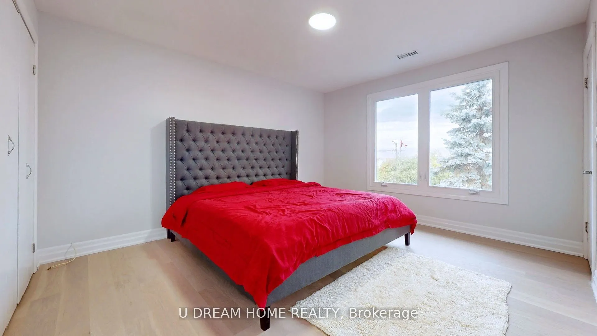85 Lake Drive E