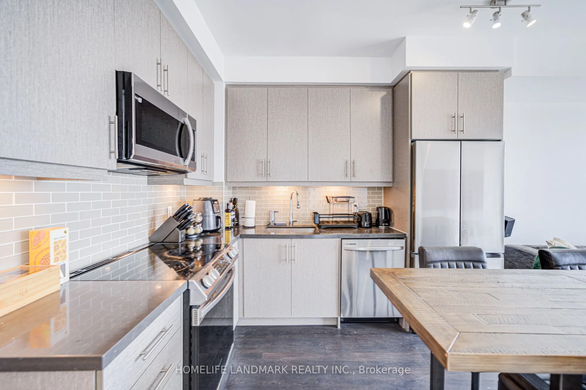 105 Oneida Crescent, #2709
