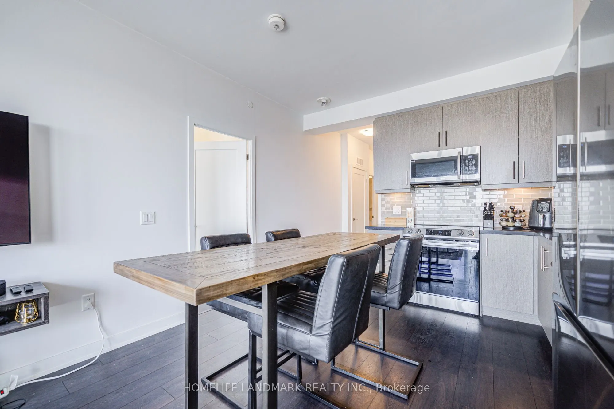 105 Oneida Crescent, #2709