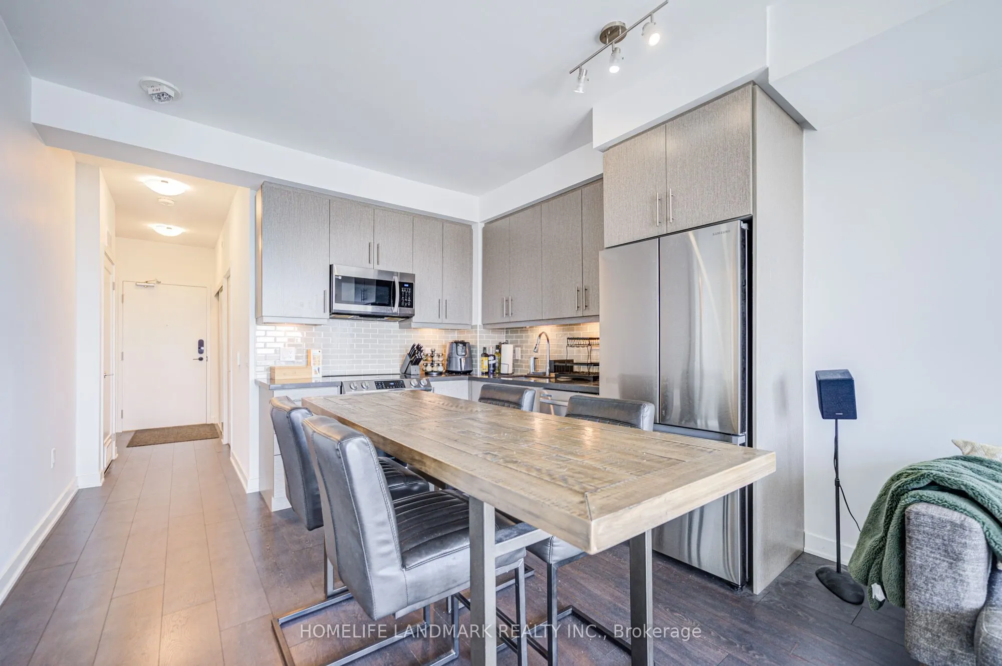 105 Oneida Crescent, #2709
