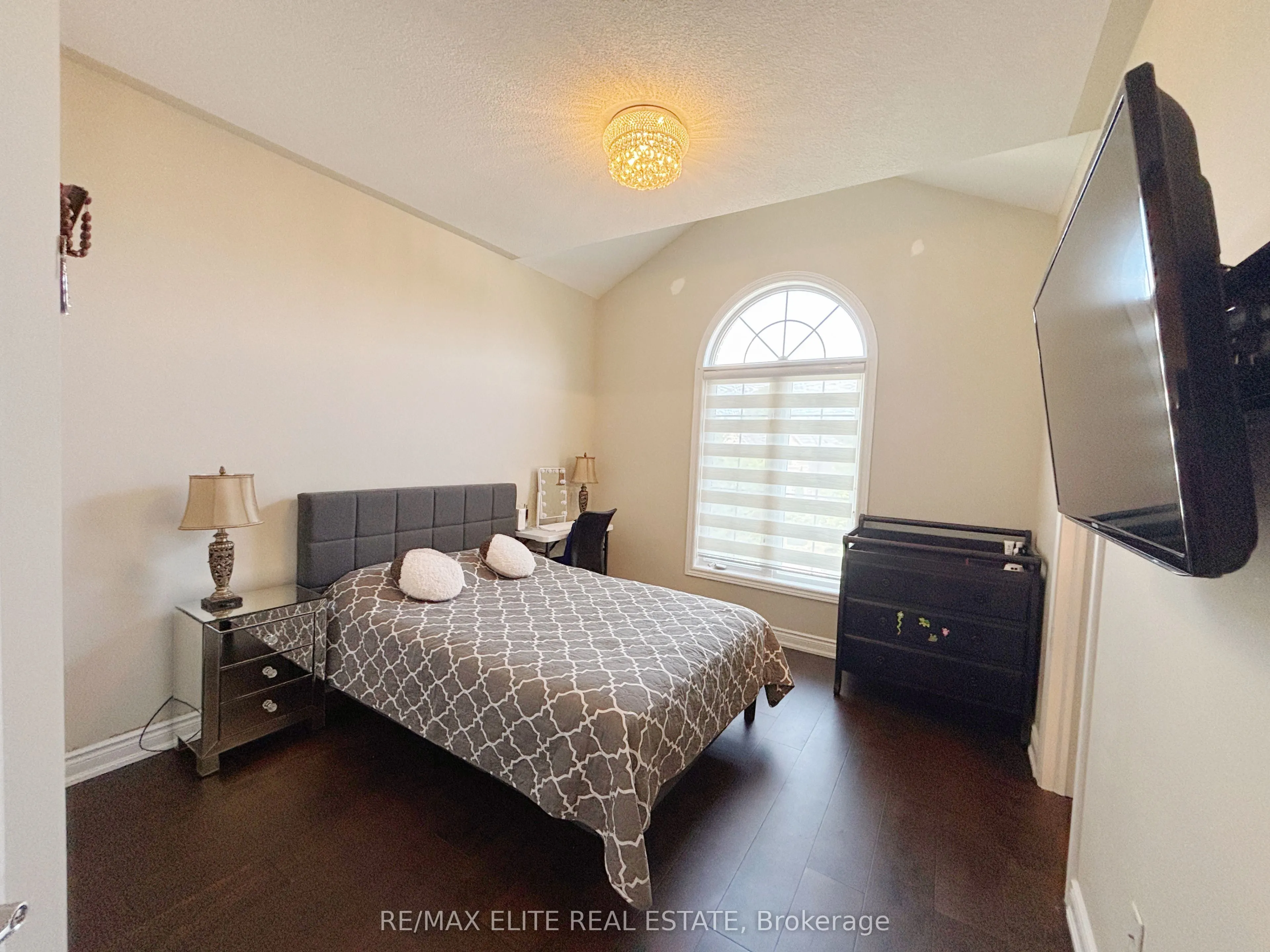 1069 Nellie Little Crescent