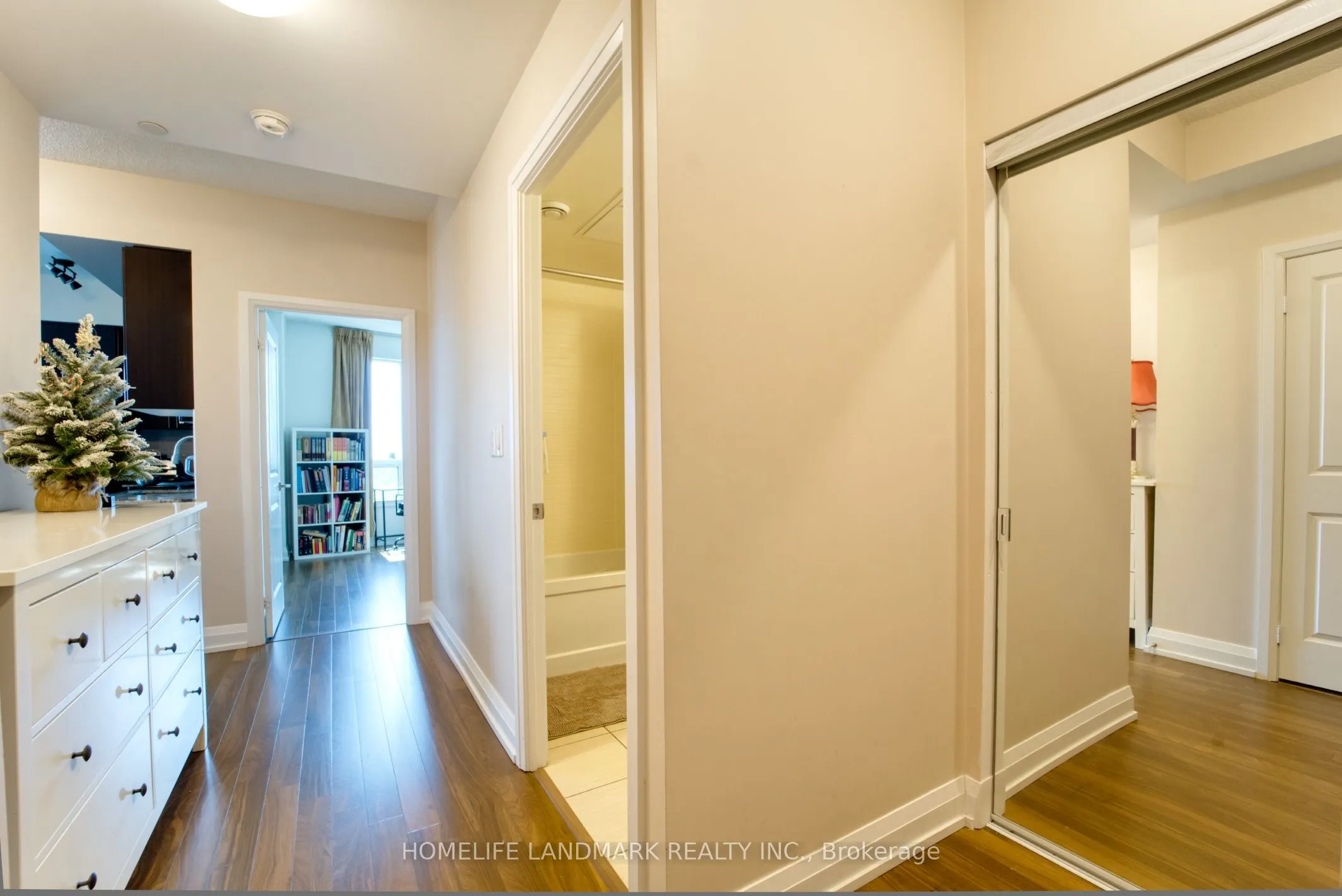 7171 Yonge Street, #1201