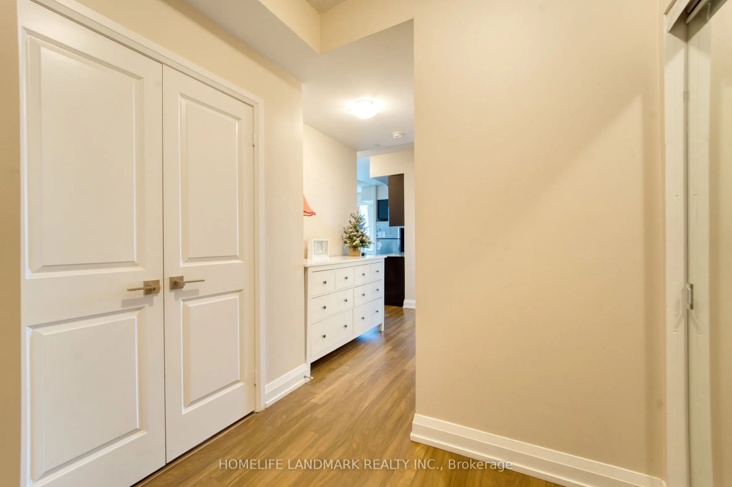 7171 Yonge Street, #1201
