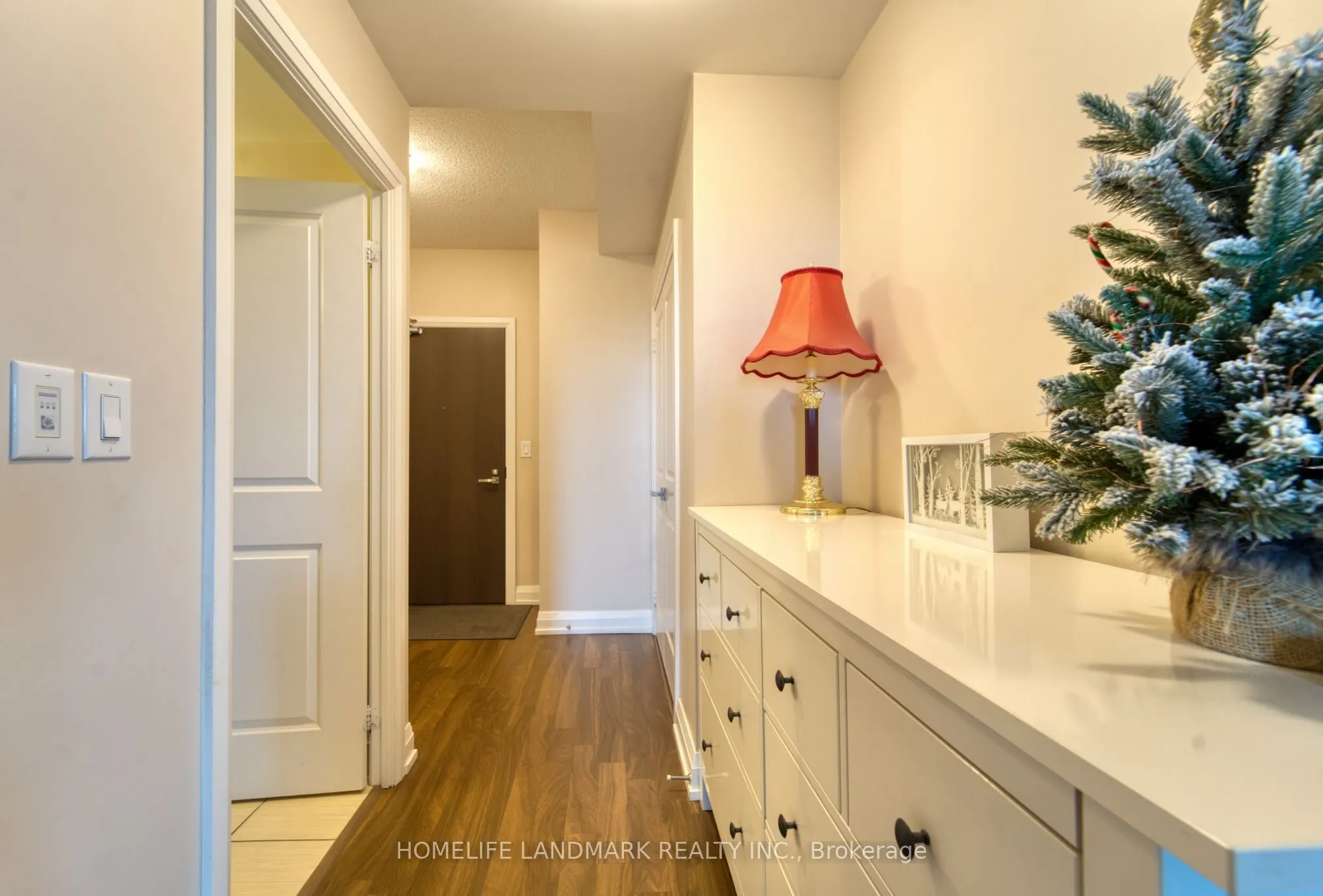 7171 Yonge Street, #1201