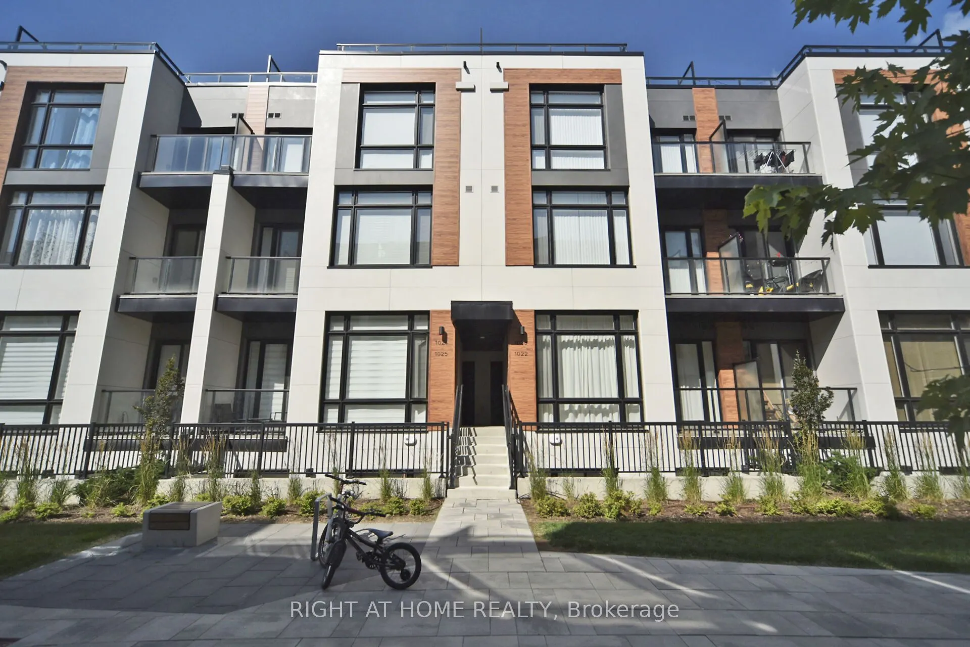 14 David Eyer Road, #1022