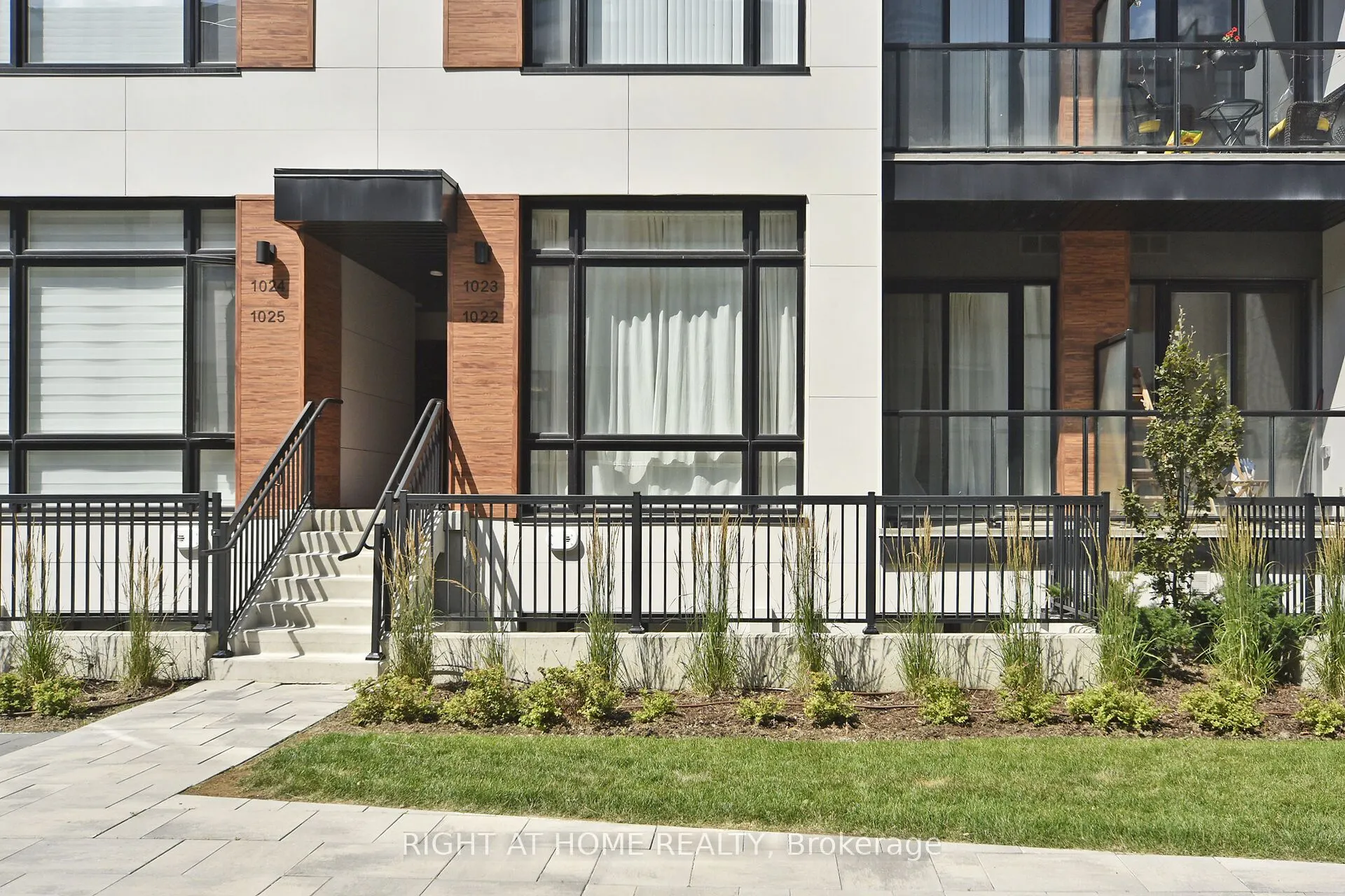 14 David Eyer Road, #1022
