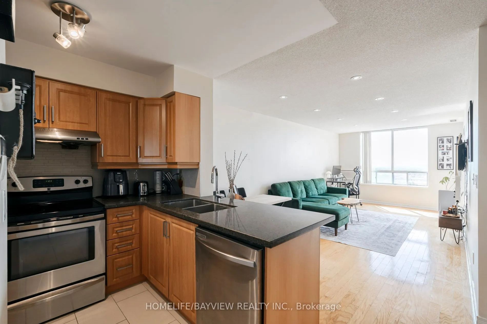 23 Oneida Crescent, #Ph05