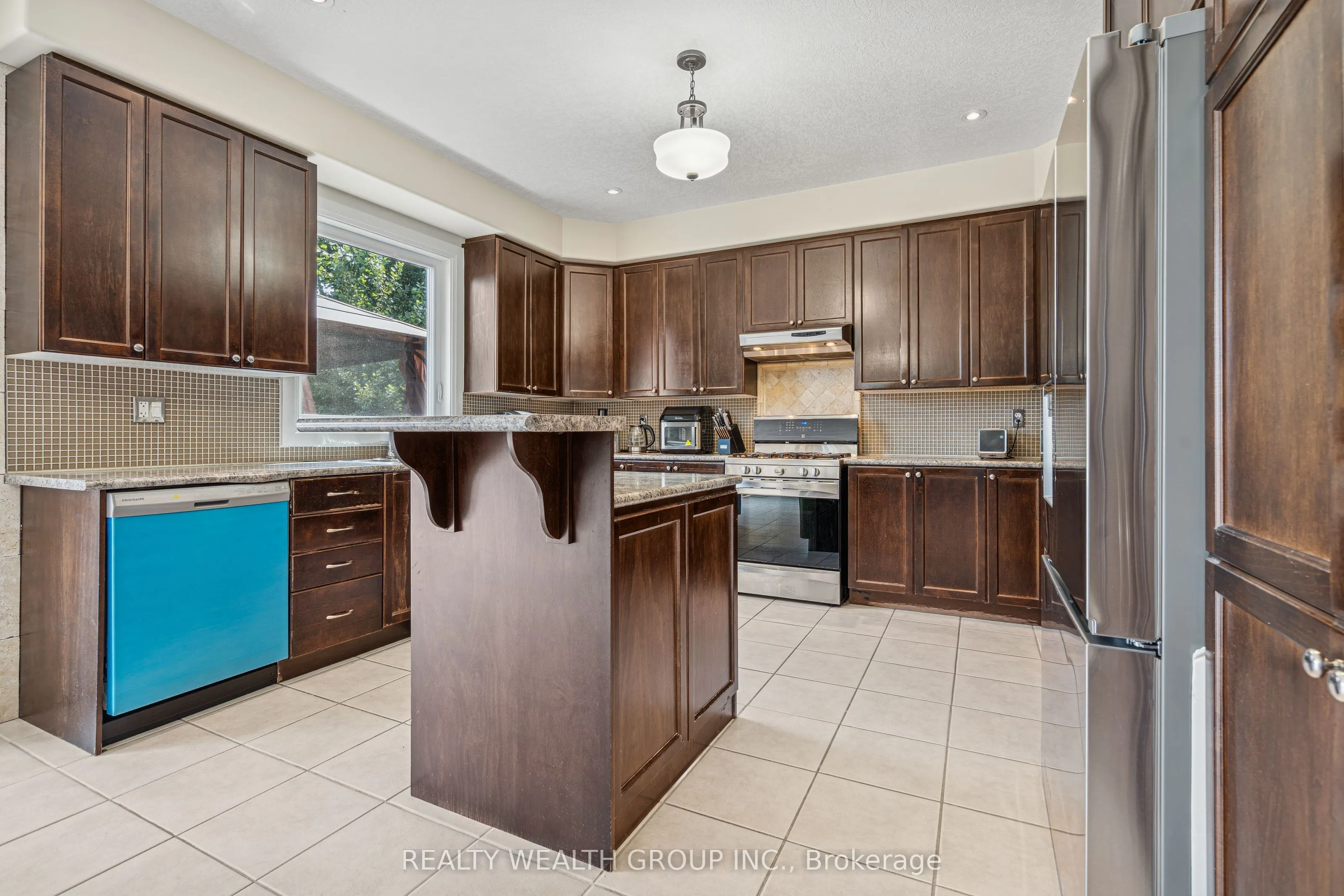 896 Booth Avenue