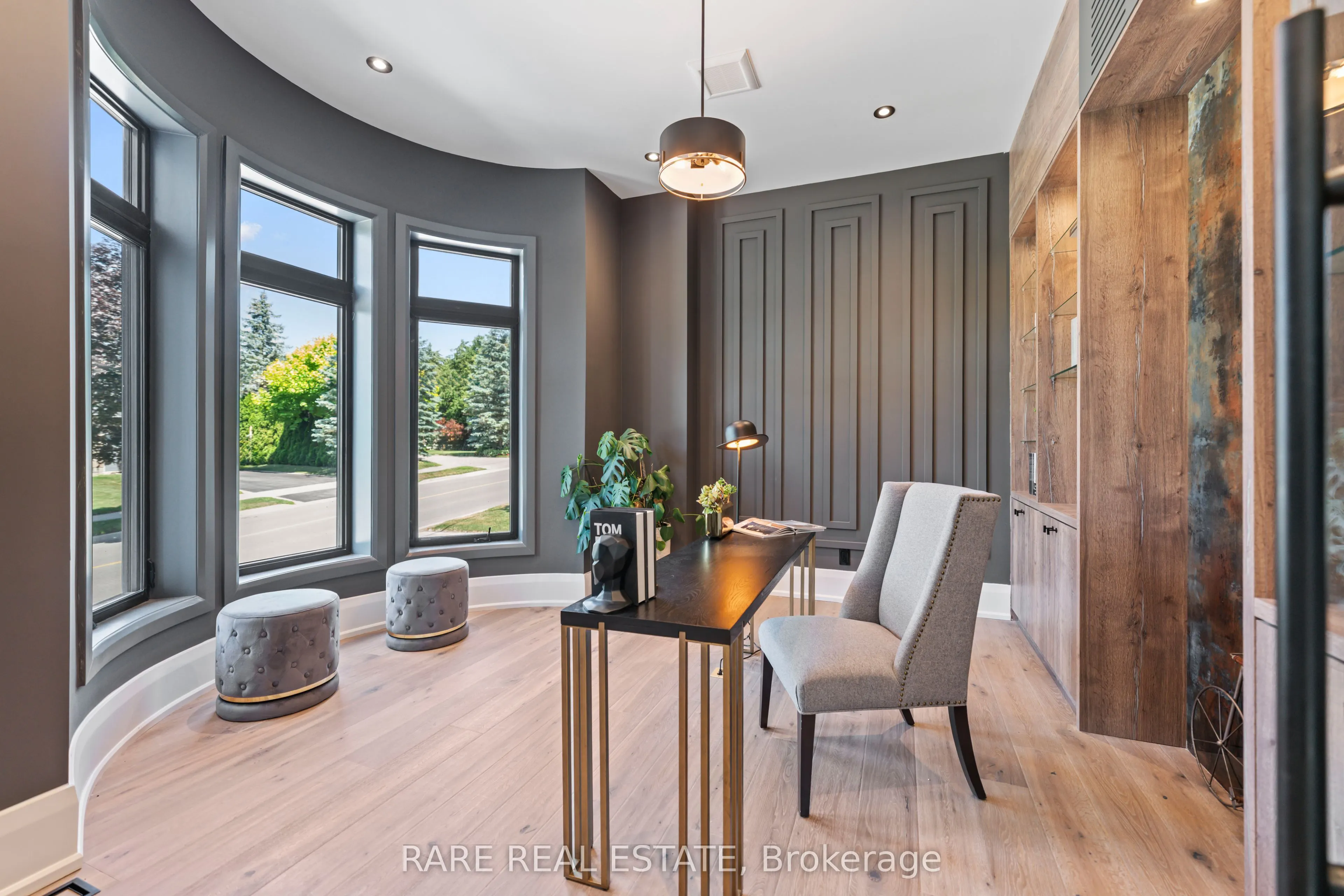 211 Kennedy Street W