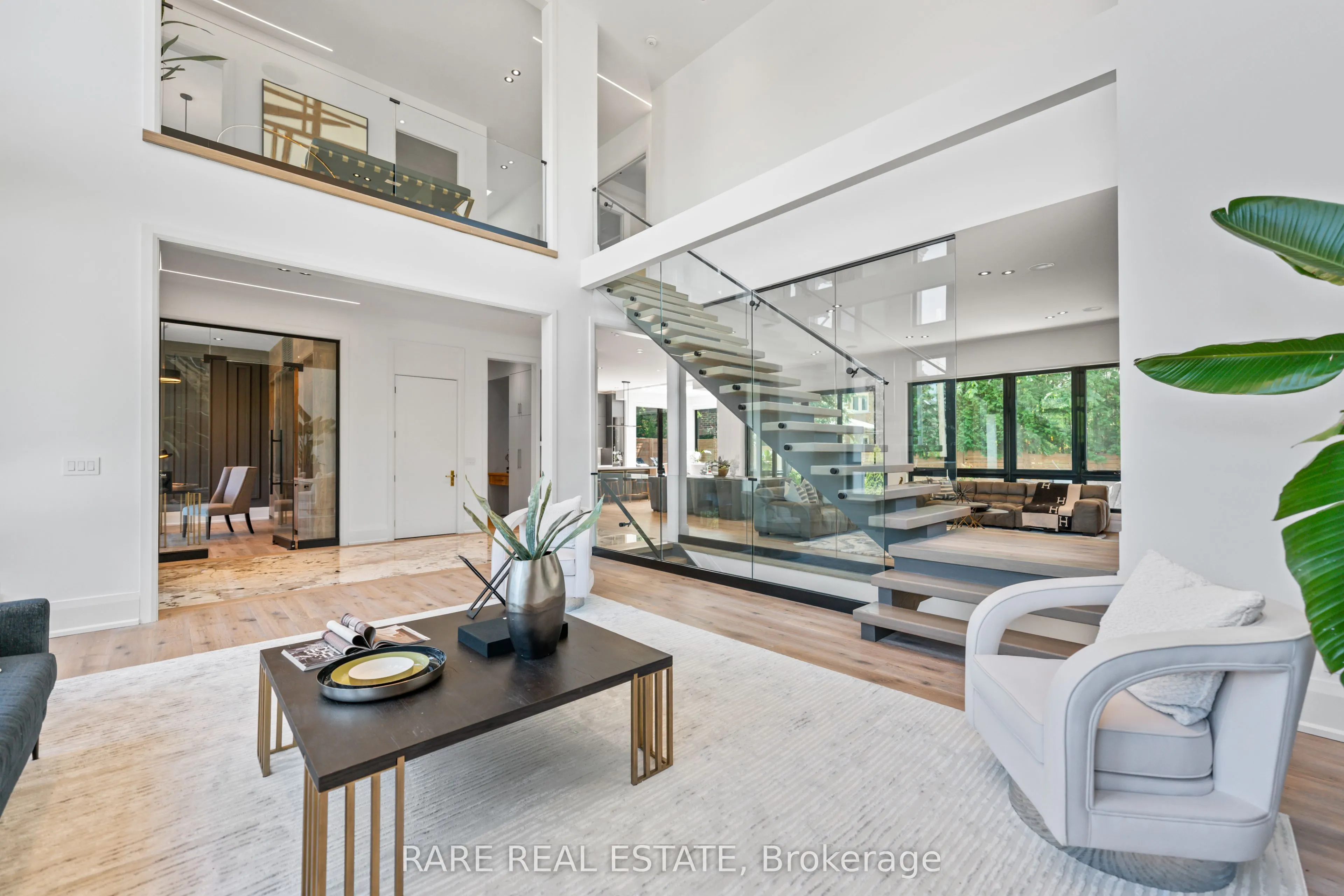 211 Kennedy Street W