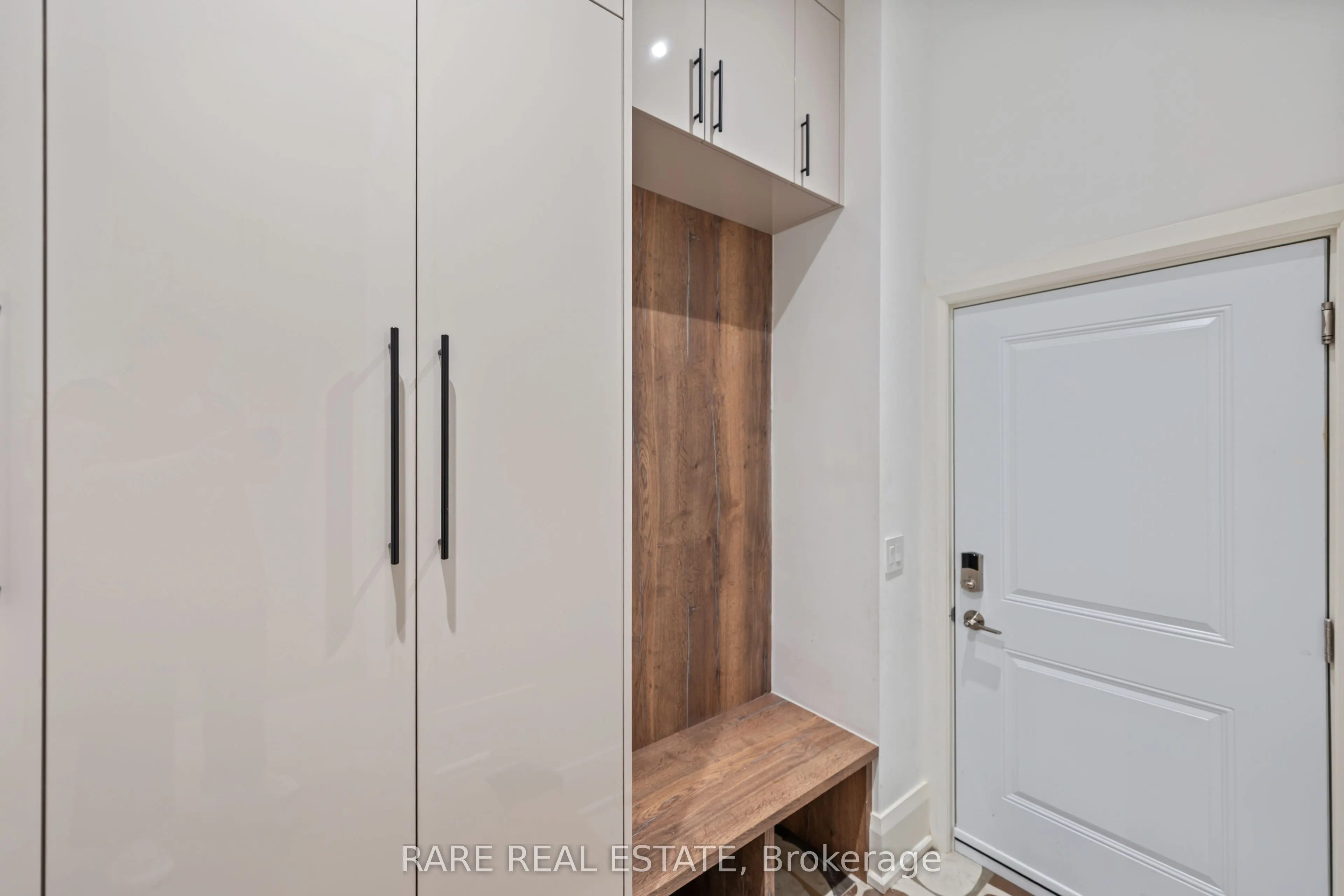 211 Kennedy Street W