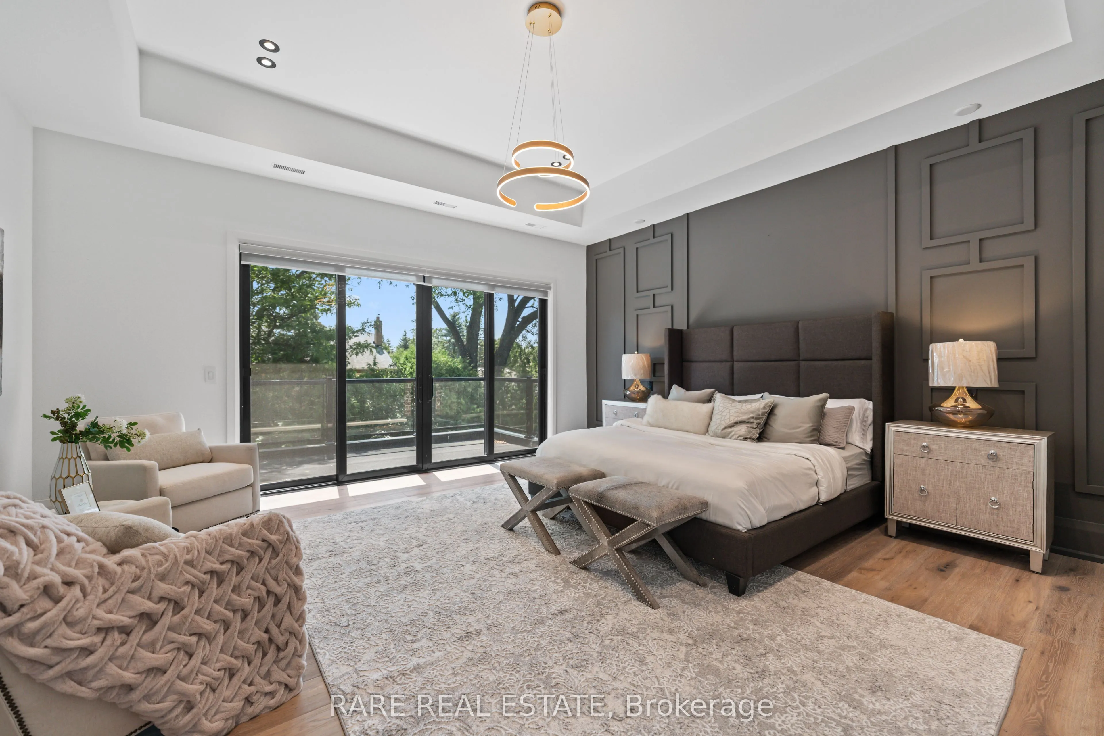 211 Kennedy Street W