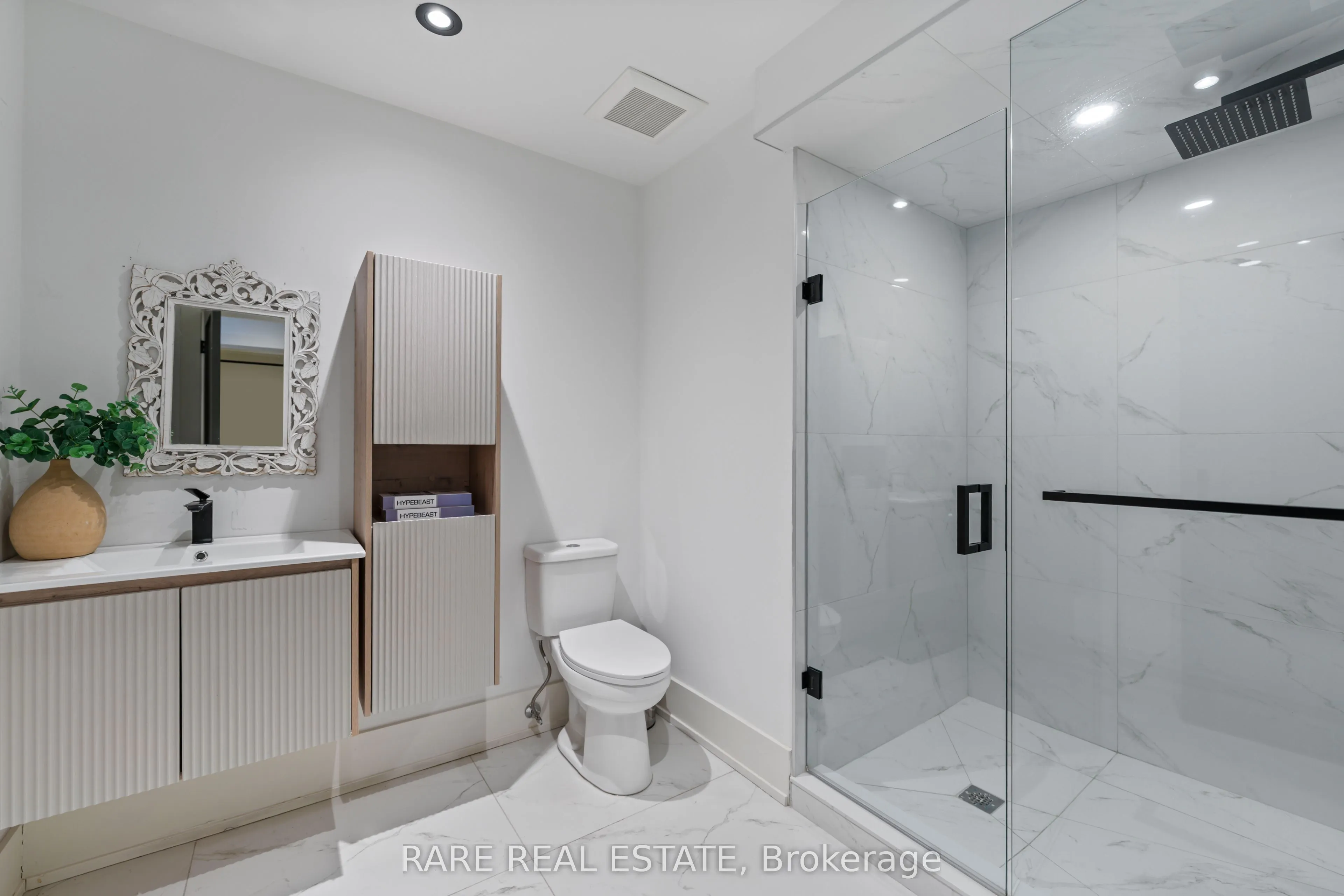 211 Kennedy Street W