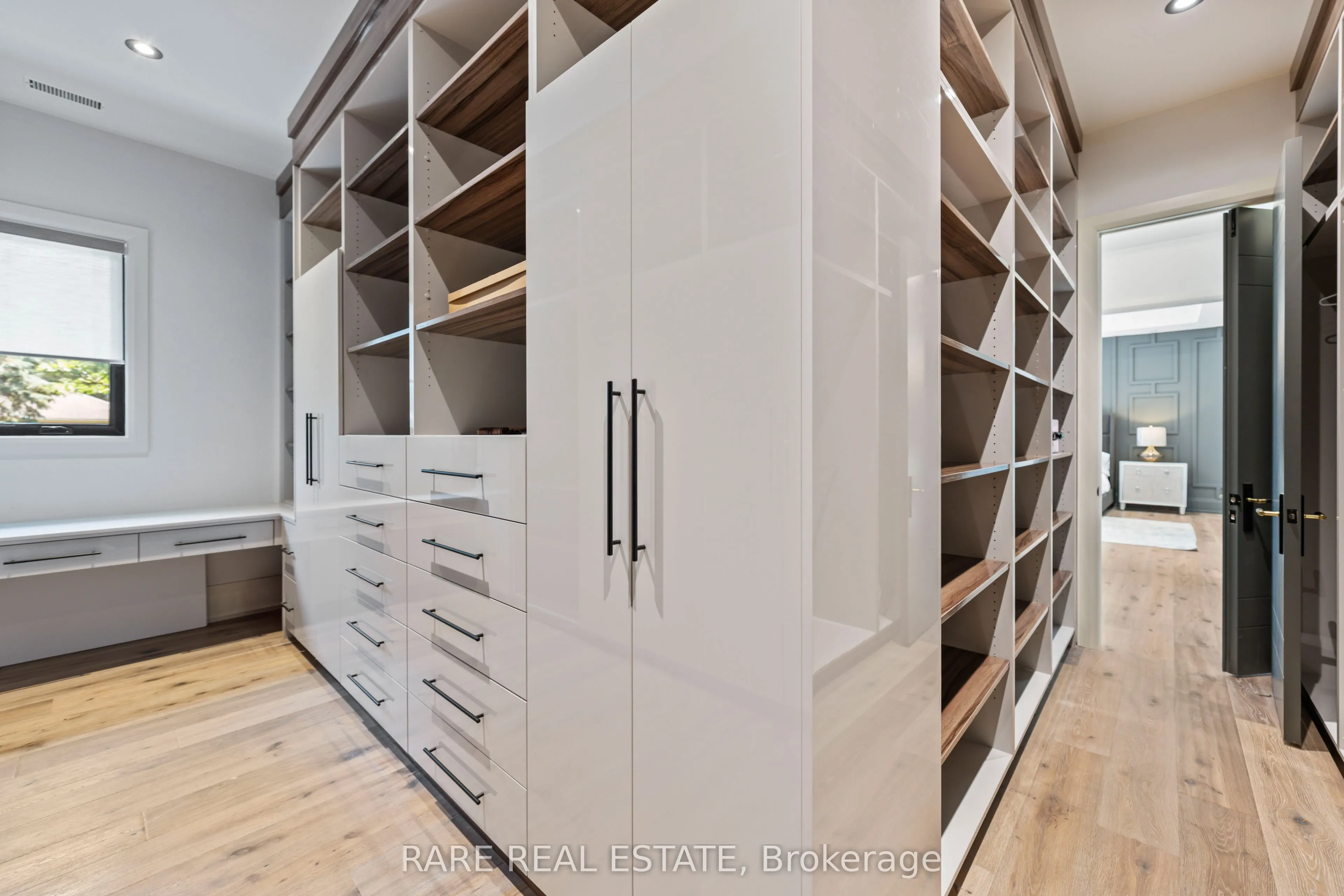 211 Kennedy Street W
