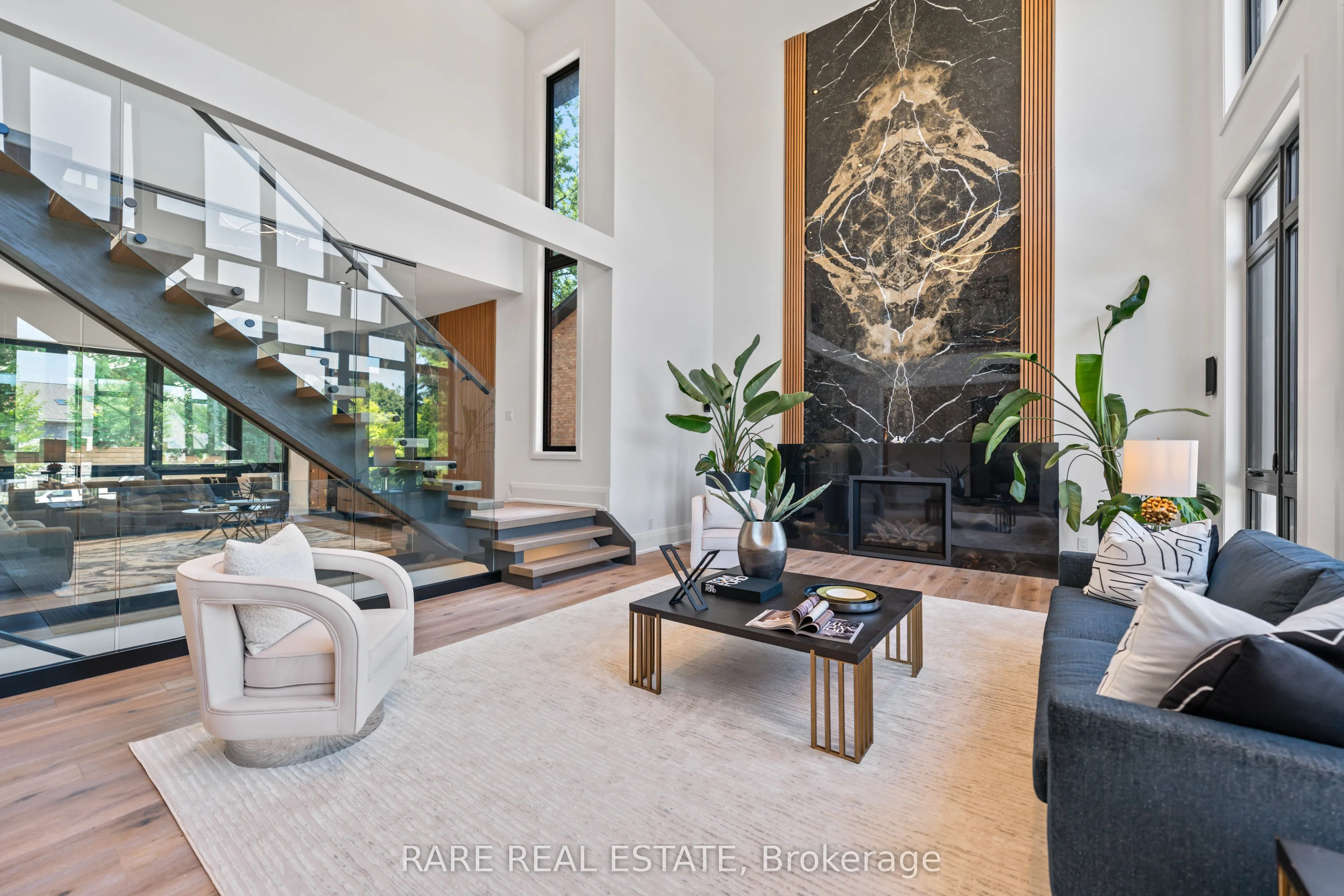 211 Kennedy Street W