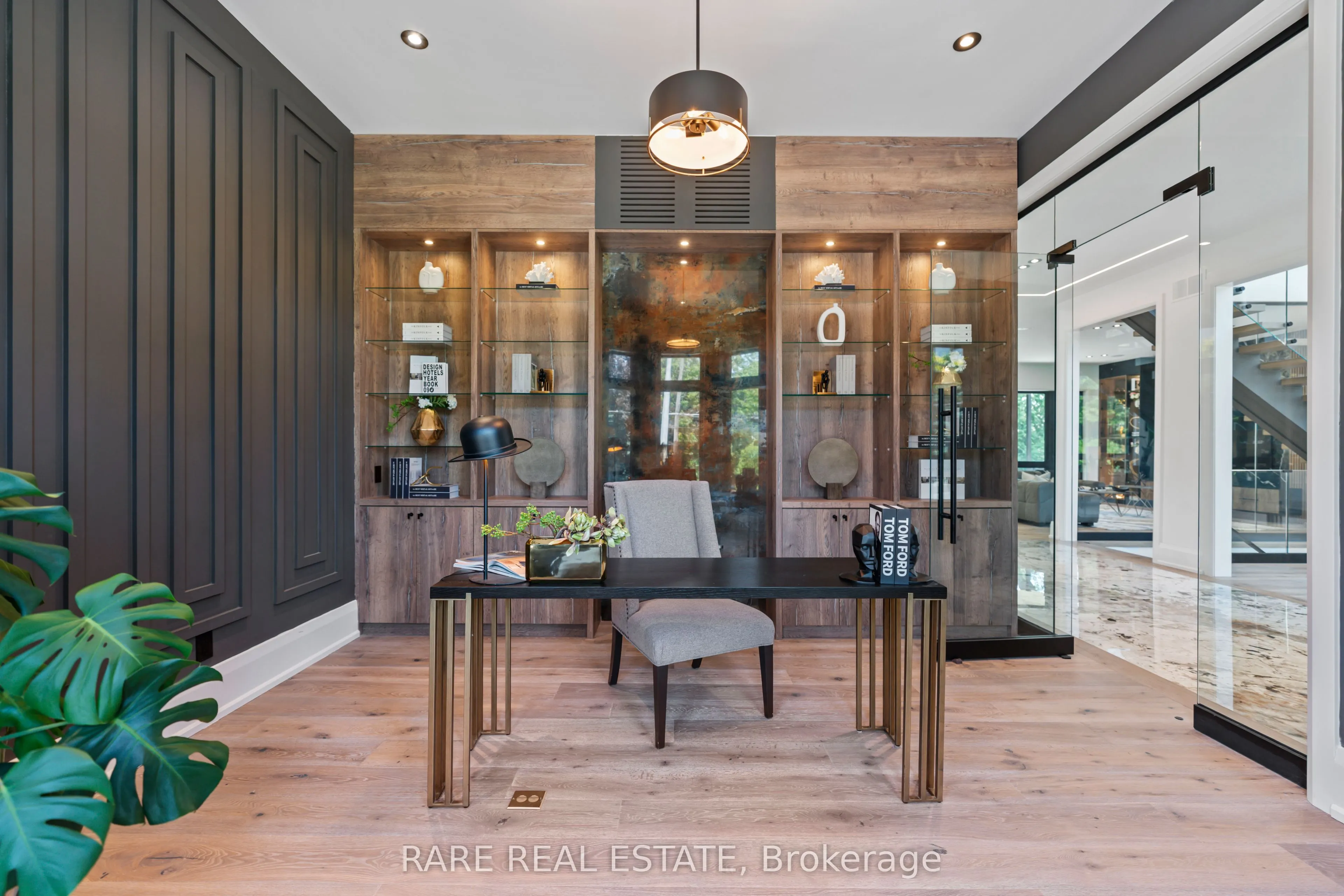211 Kennedy Street W