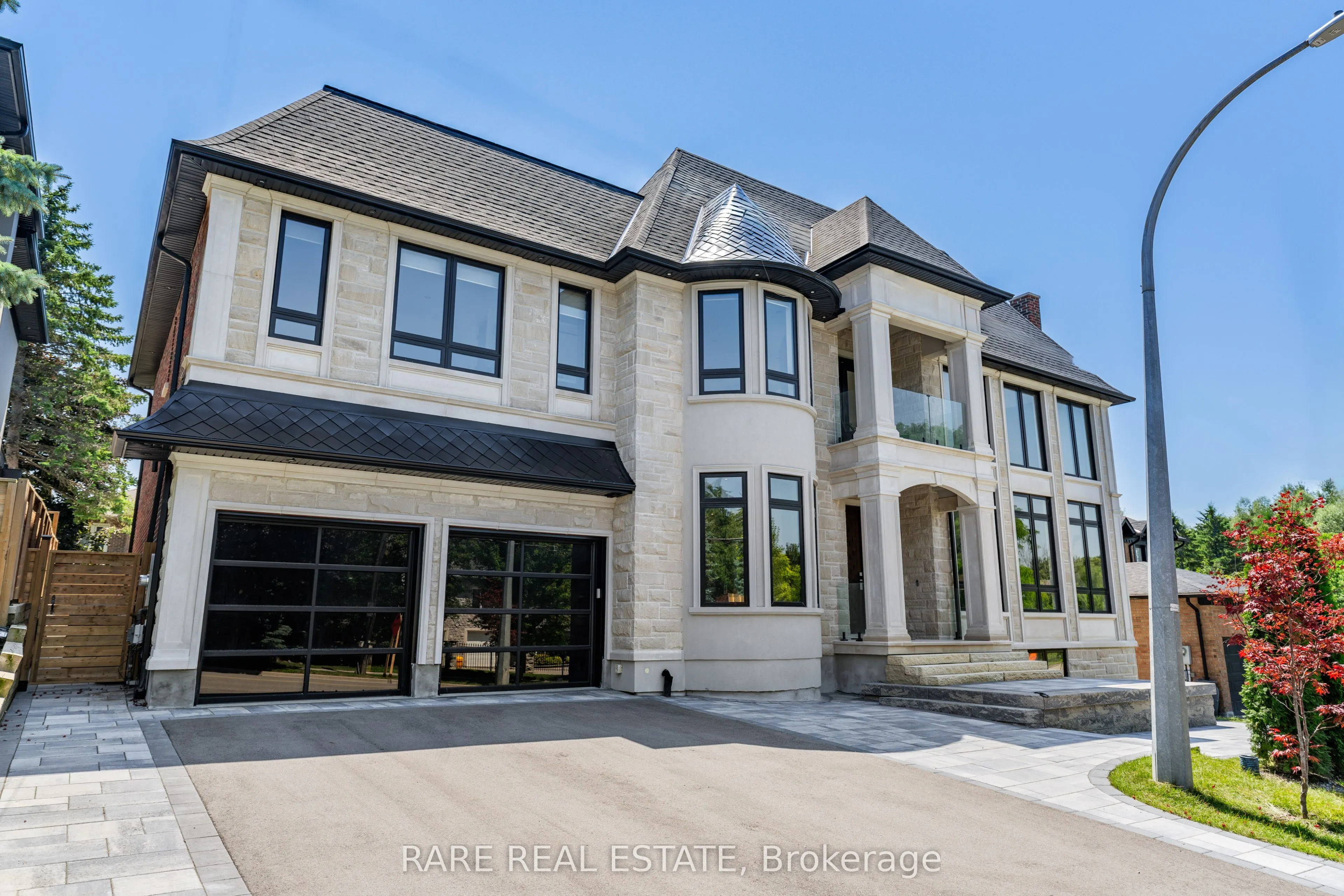 211 Kennedy Street W