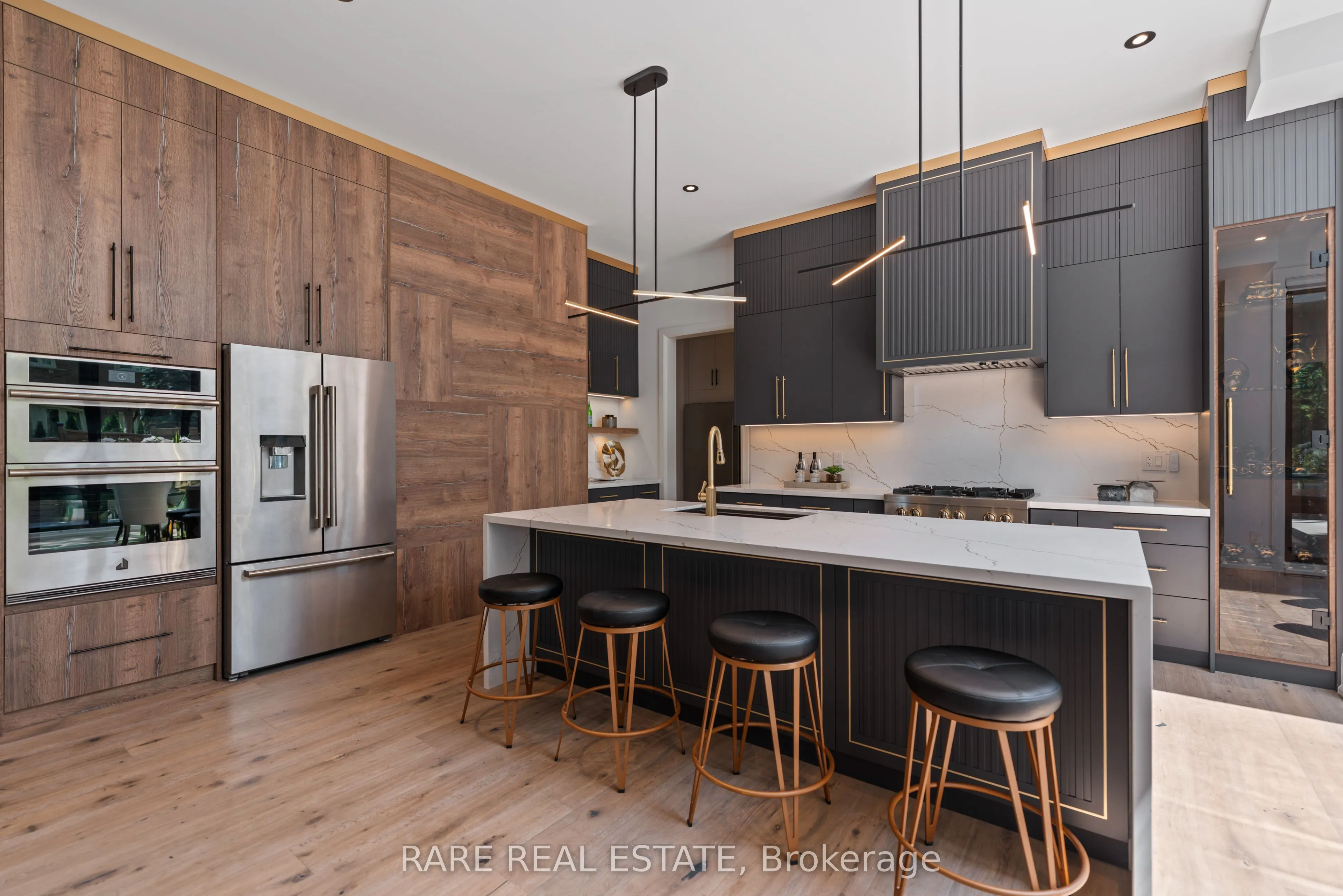 211 Kennedy Street W