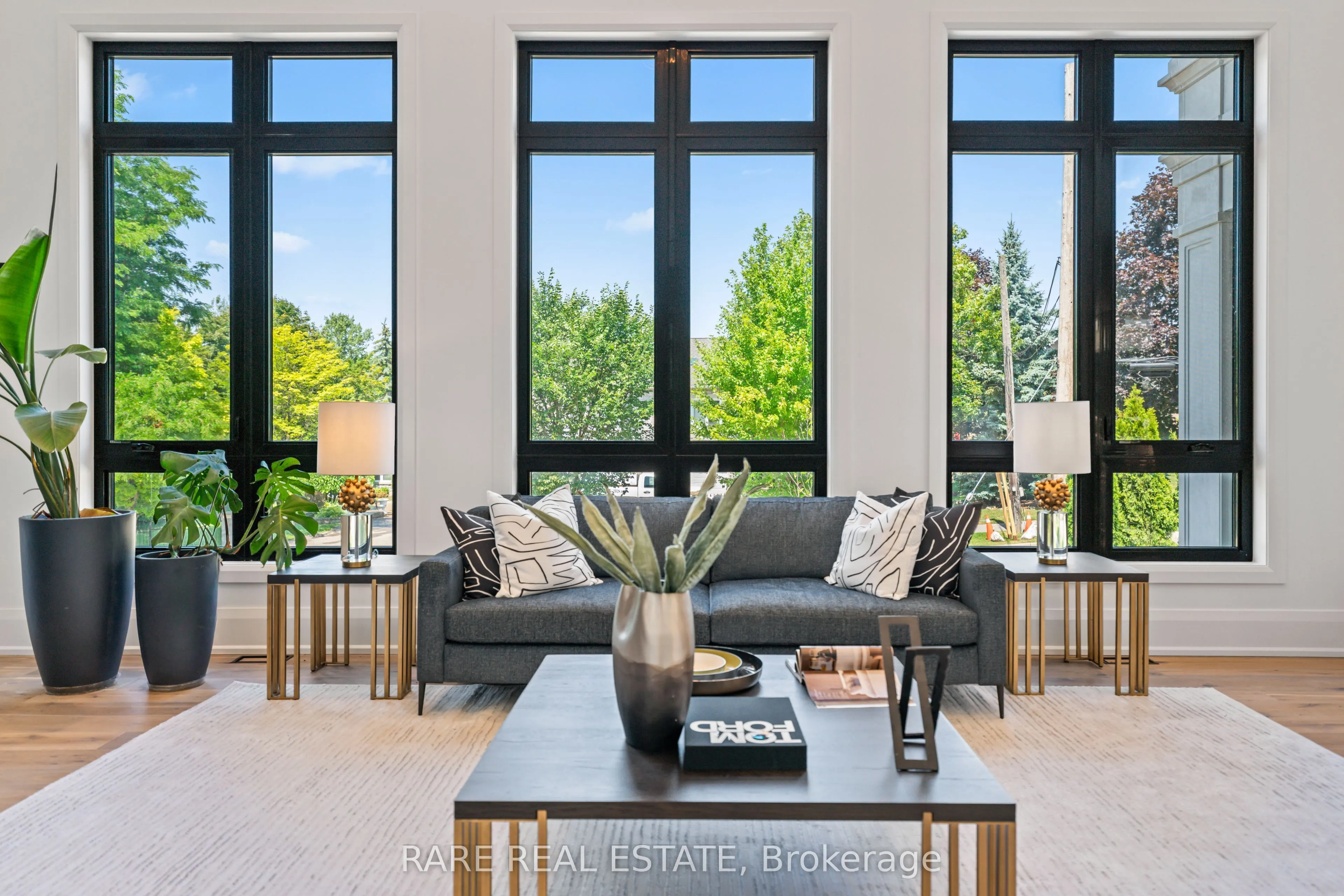 211 Kennedy Street W