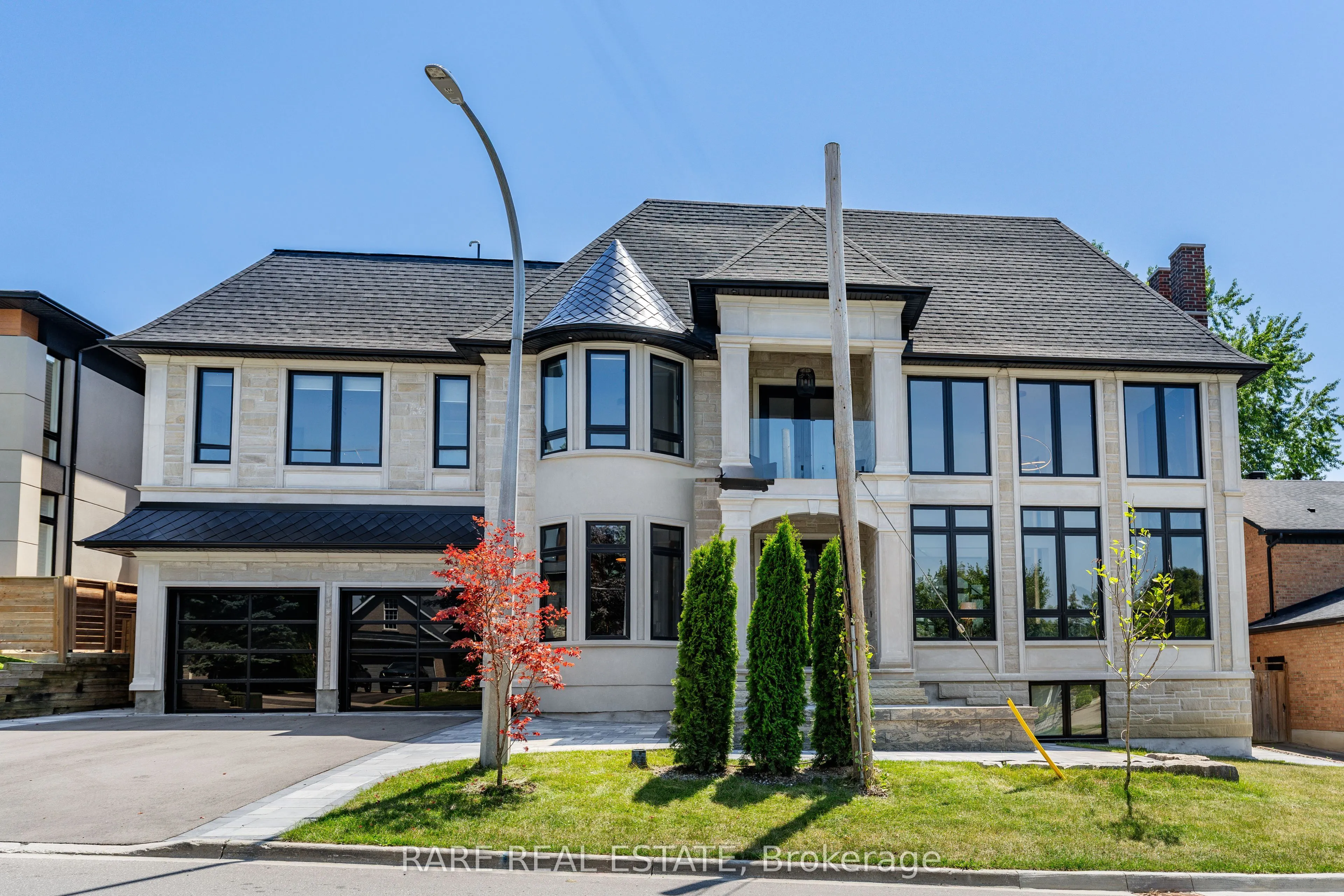 211 Kennedy Street W