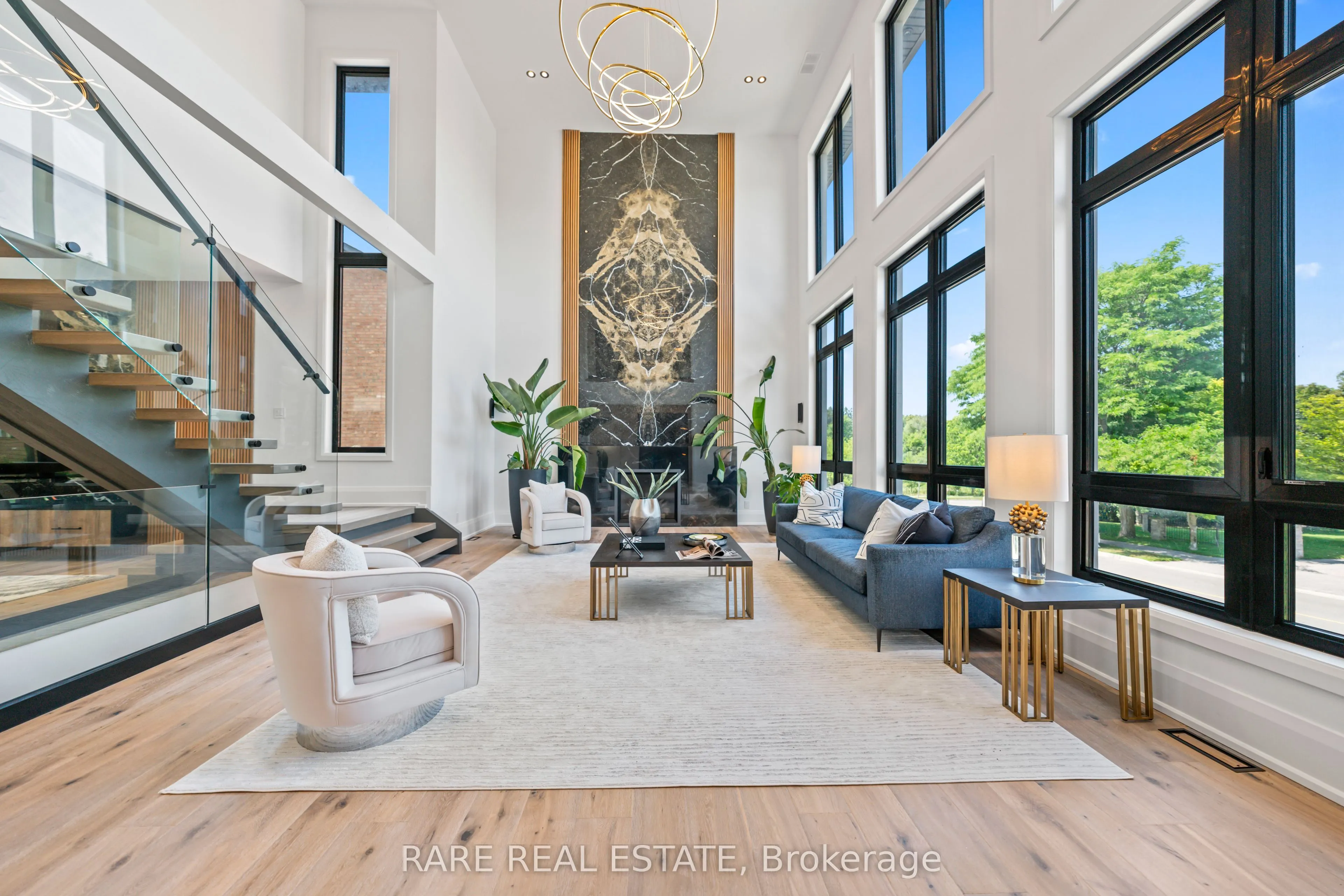 211 Kennedy Street W