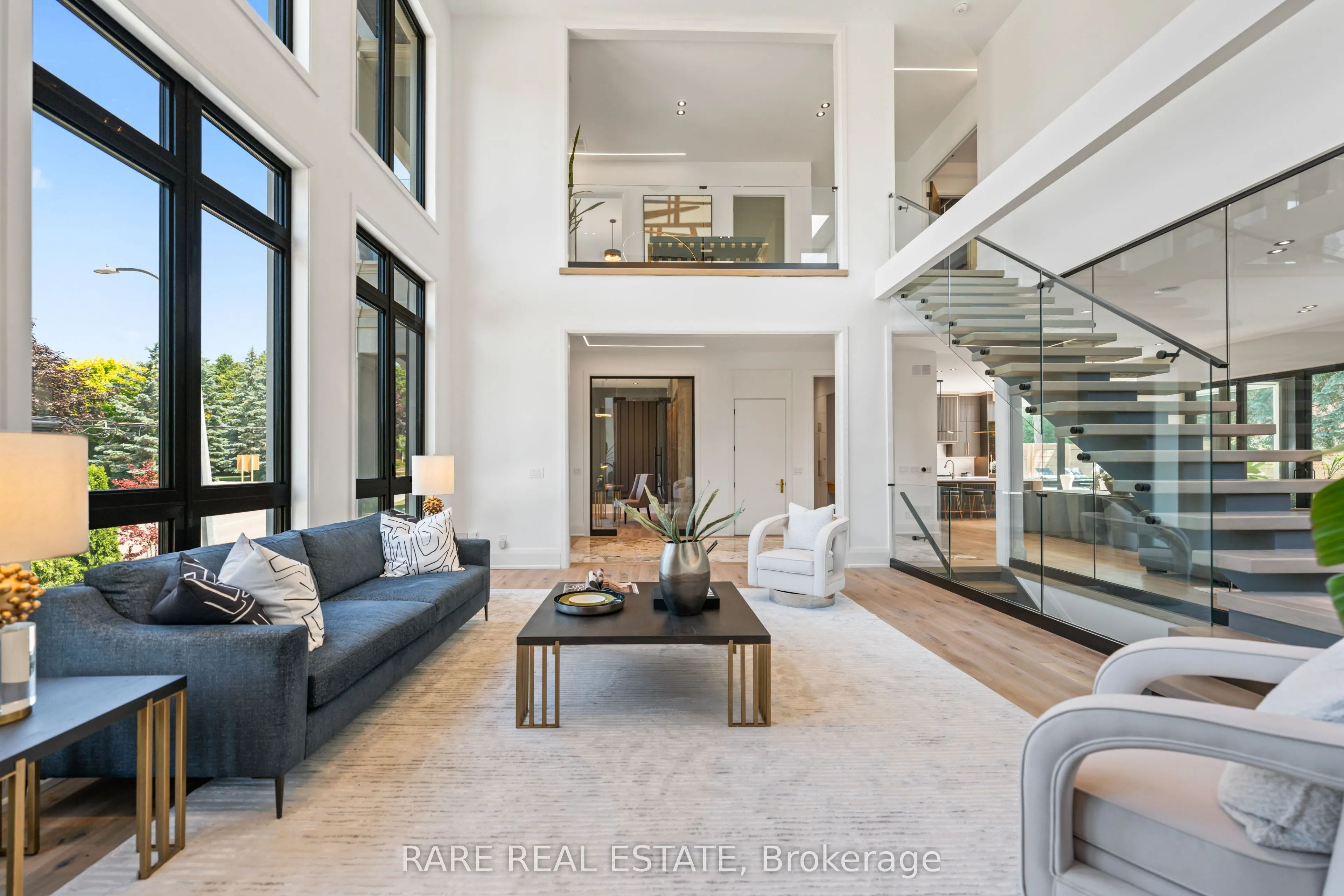 211 Kennedy Street W