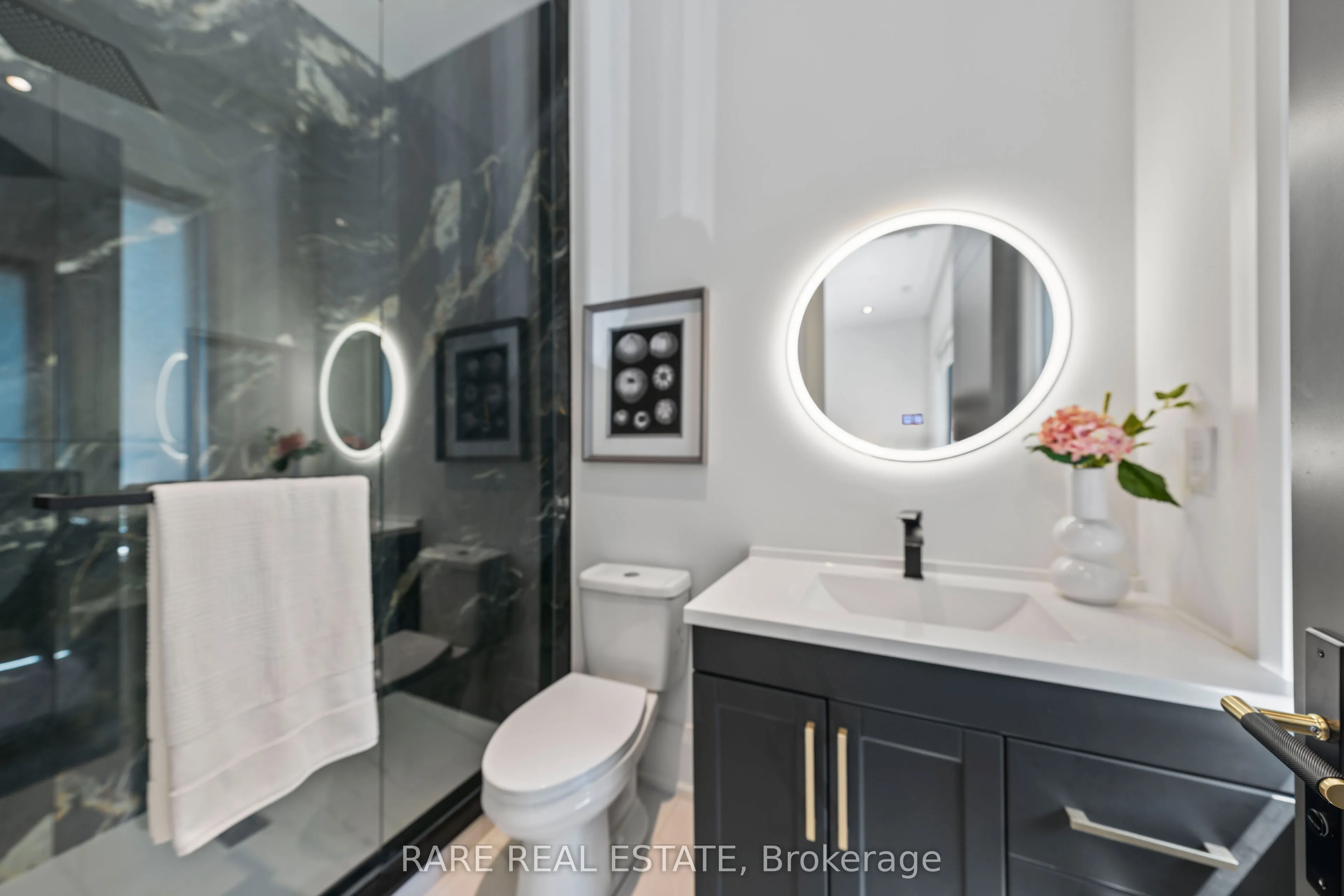 211 Kennedy Street W