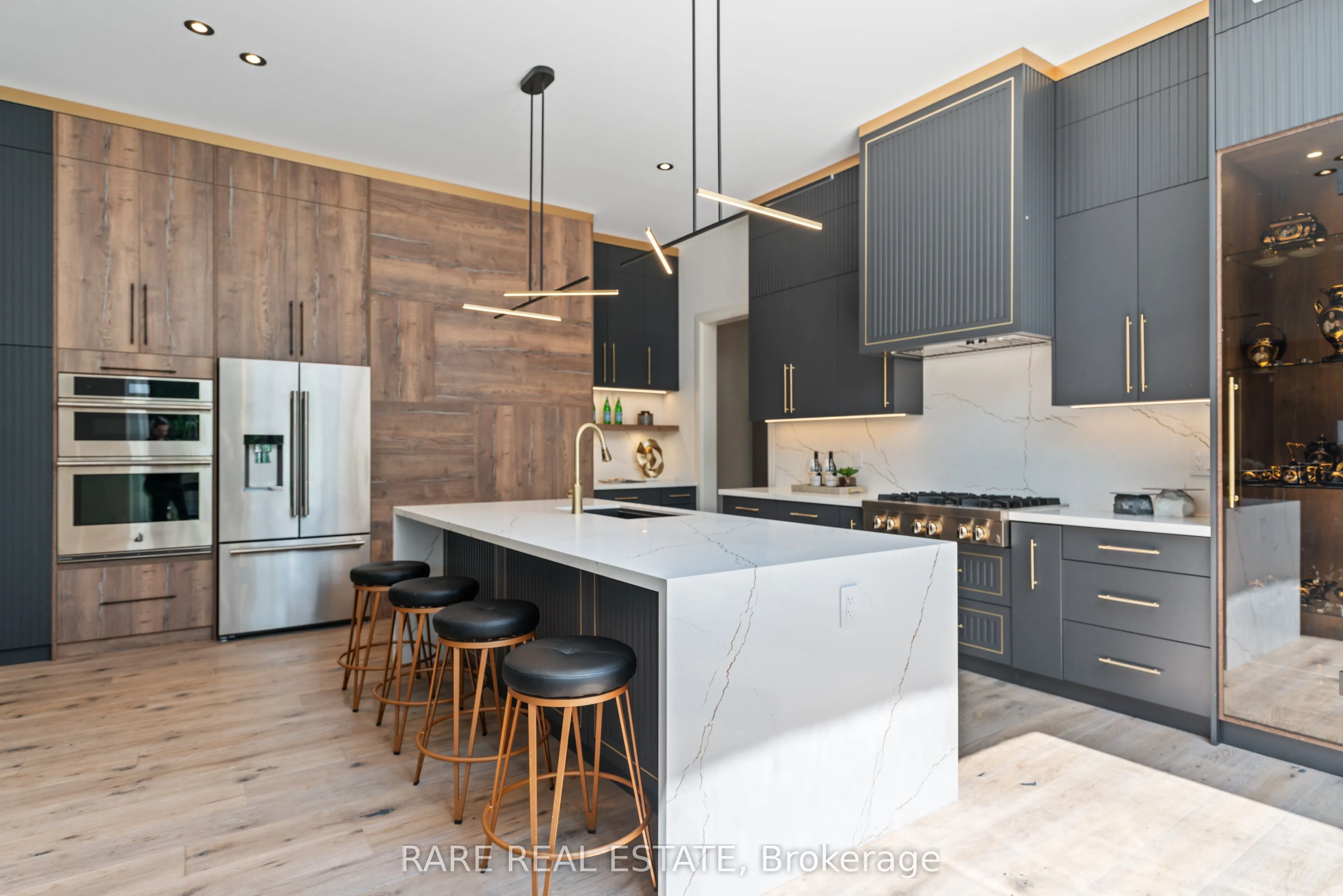 211 Kennedy Street W