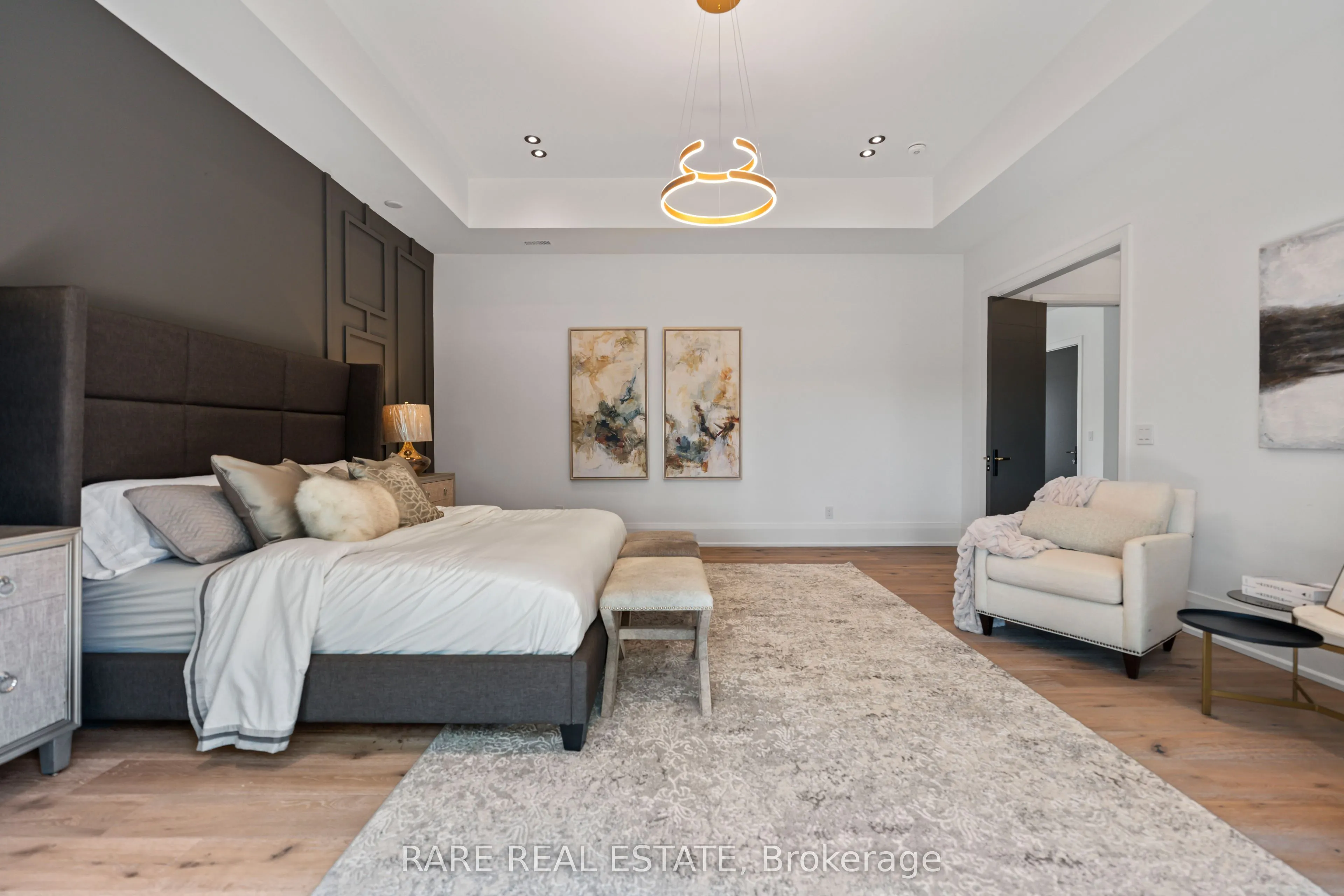 211 Kennedy Street W