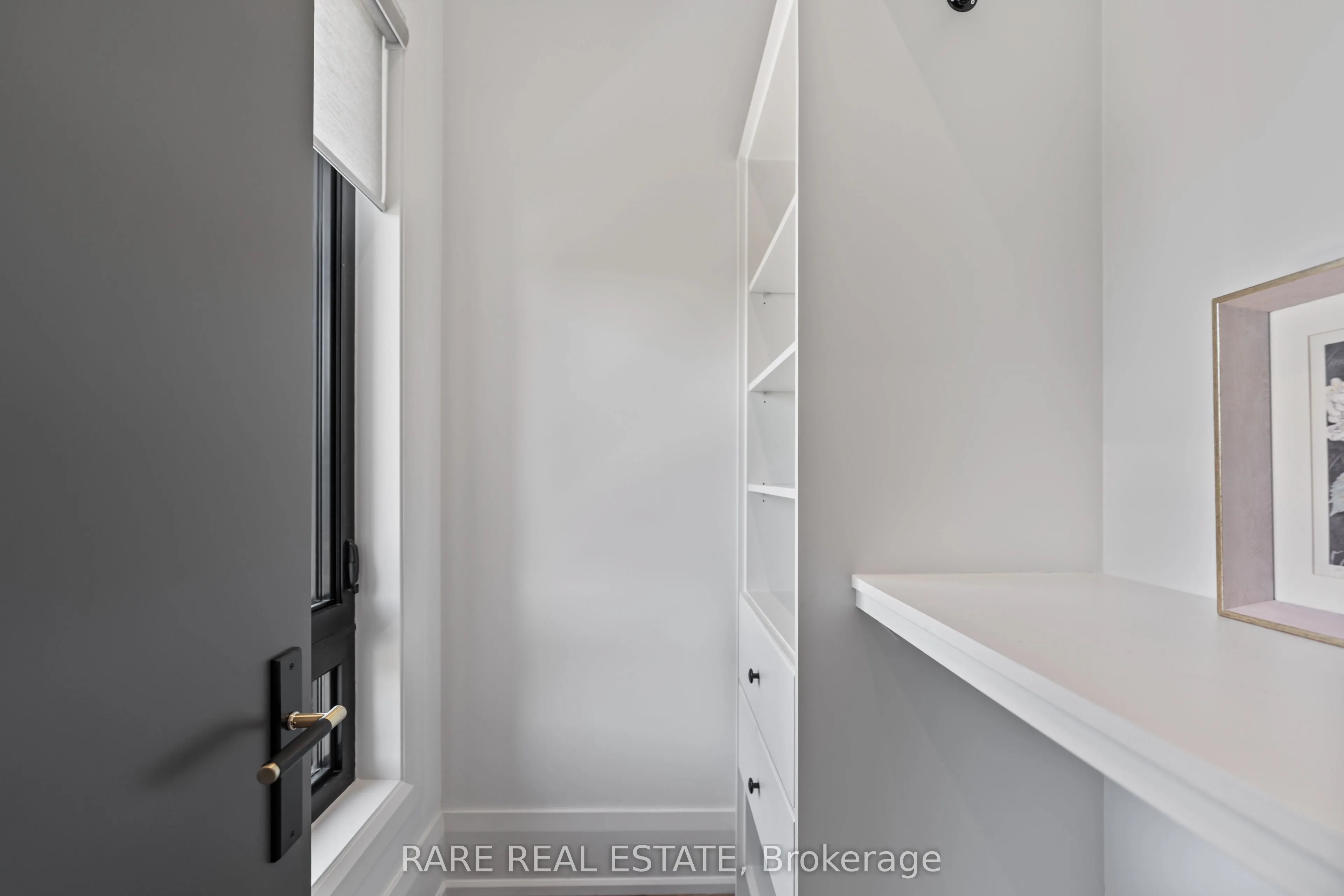 211 Kennedy Street W