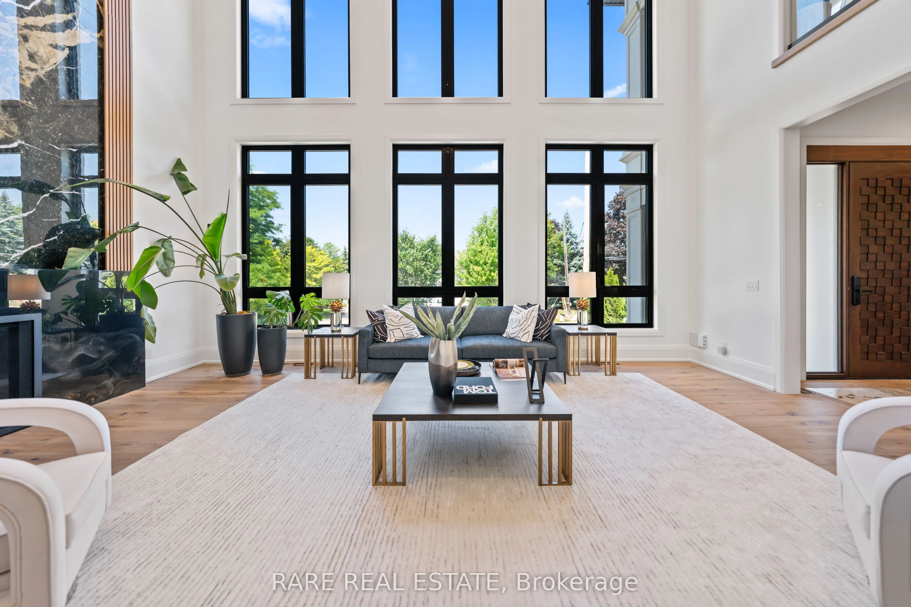 211 Kennedy Street W