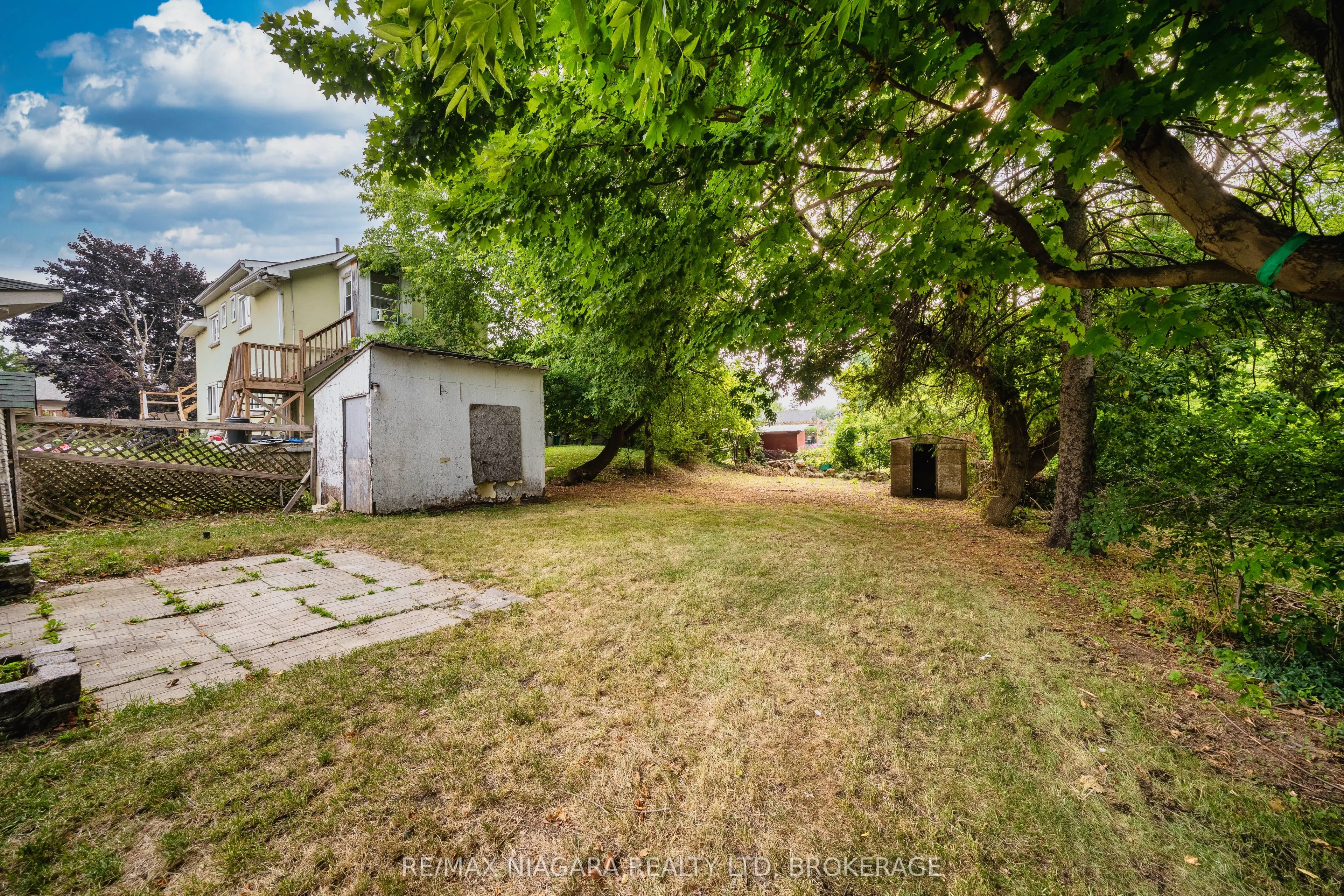 402 The Queensway South