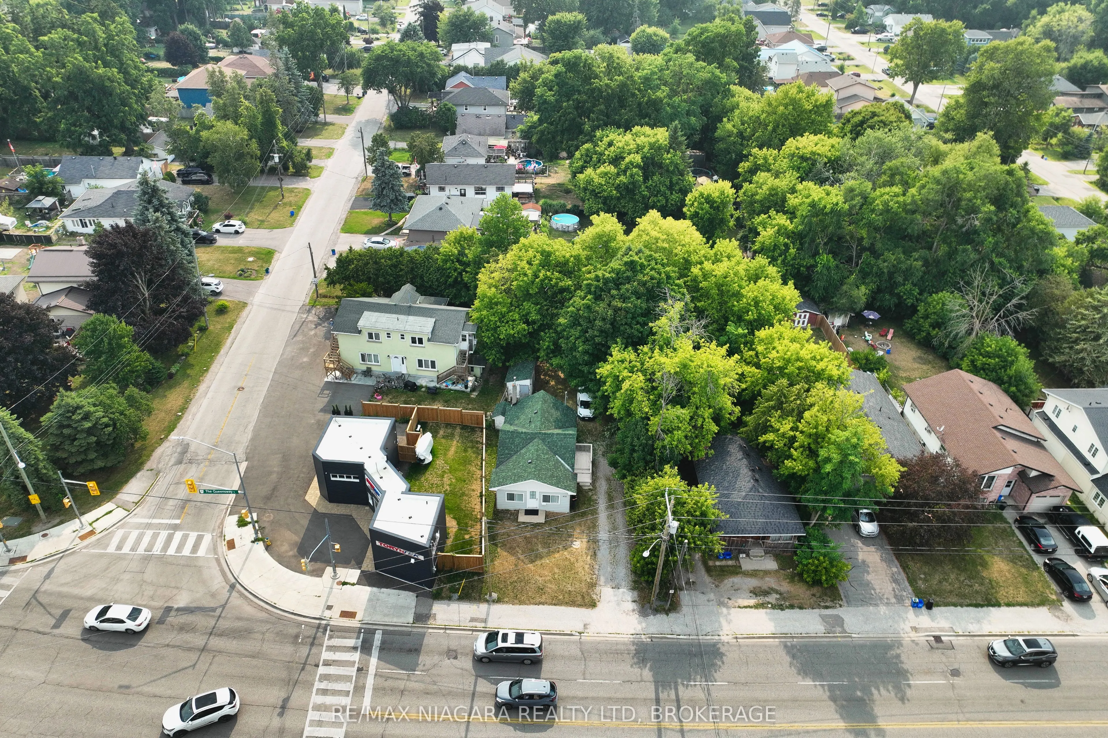 402 The Queensway South