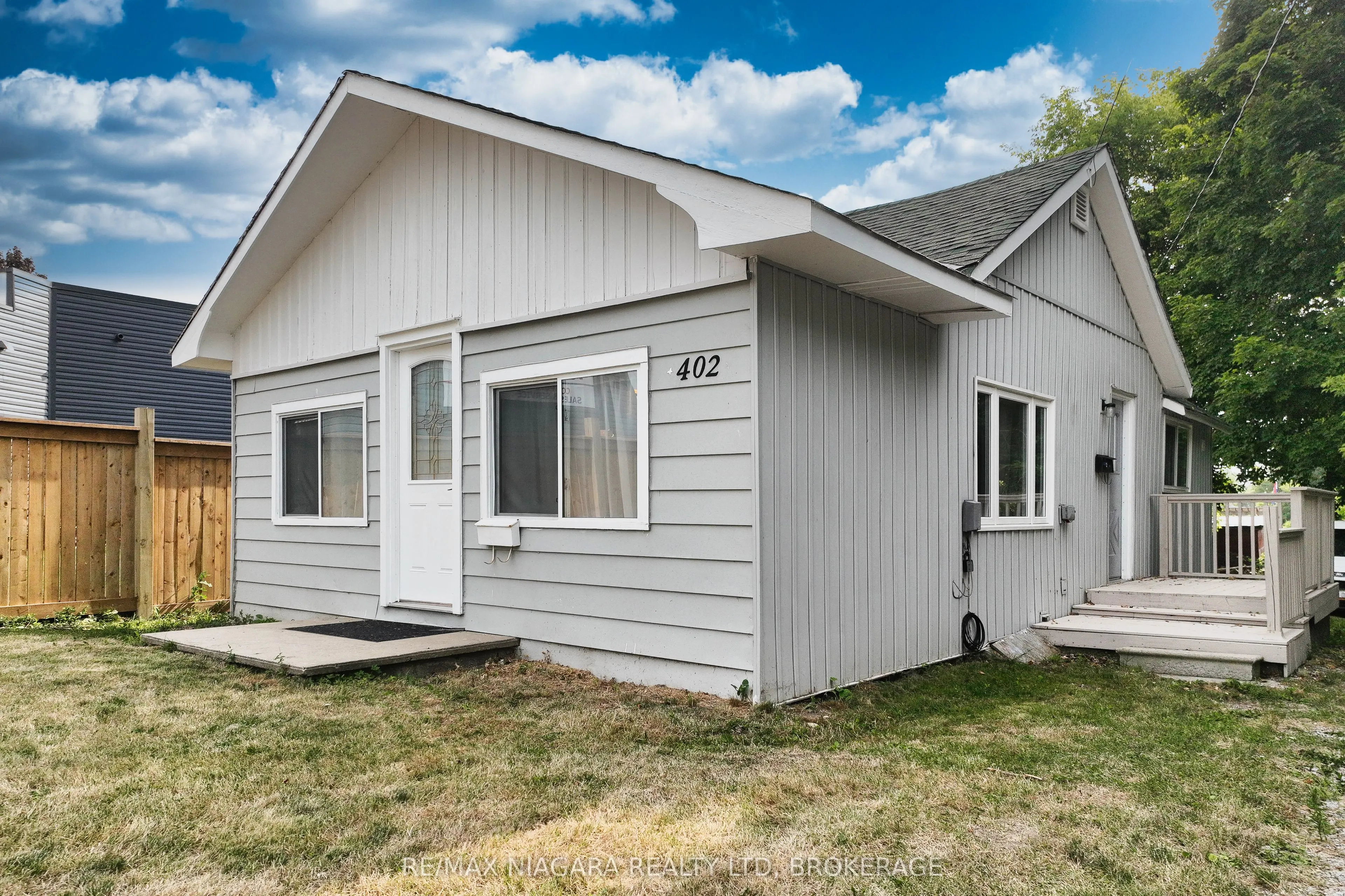 402 The Queensway South